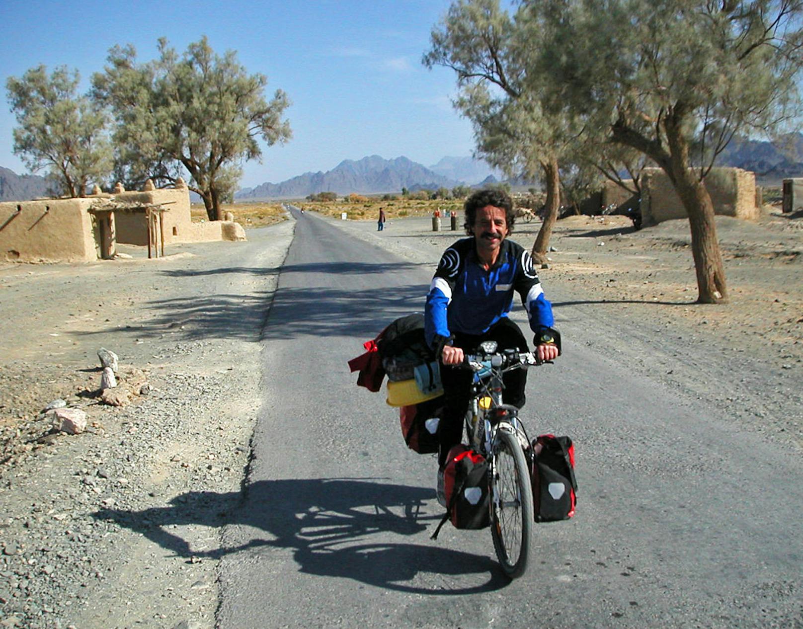 Radtrekking in der Wuste von Belitschistan