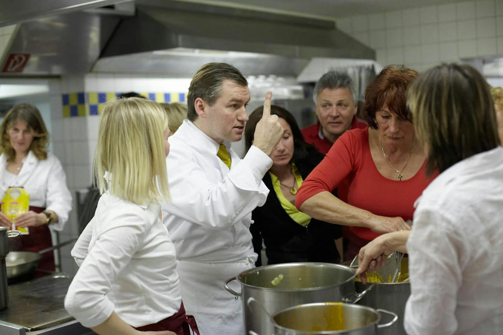 Toni Mörwald in Action in seiner Kochschule