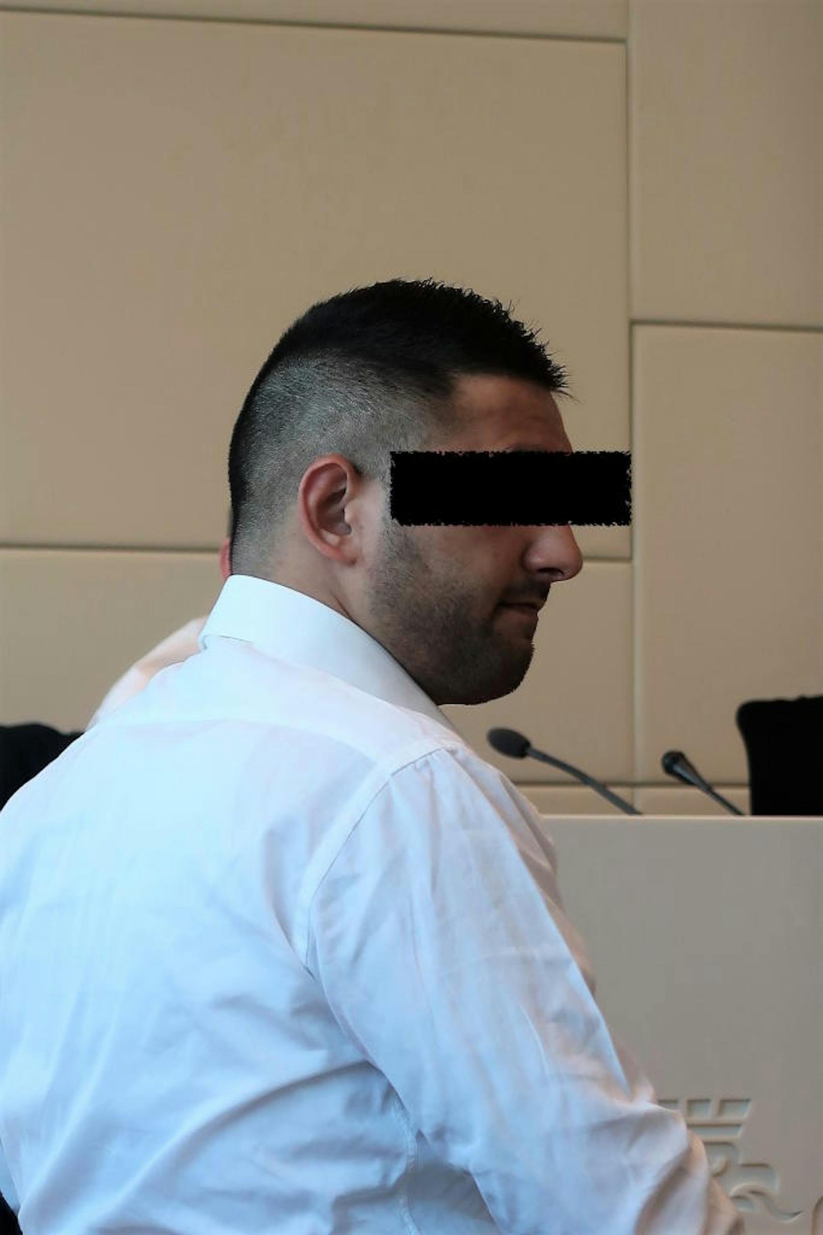 Der 28-Jährige und sein jüngerer Bruder mussten sich vor Gericht in Korneuburg verantworten.