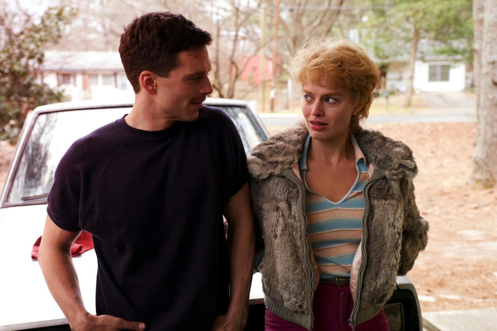 Als 15-jährige lernen sich Jeff (Sebastian Stan) und Tonya (Margot Robbie) kennen. 