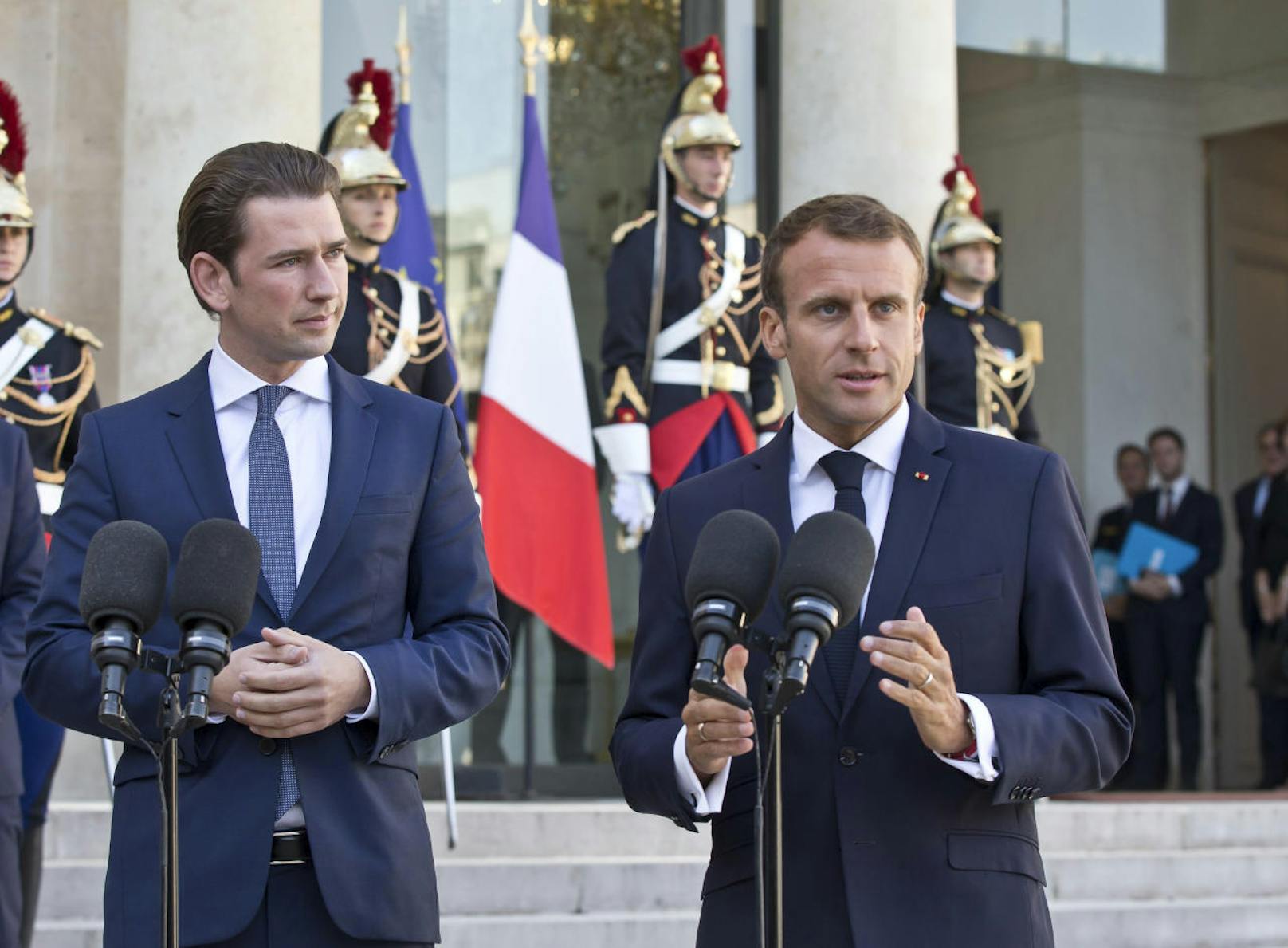Bundeskanzler Sebastian Kurz (l.) zu Besuch bei Frankreichs Präsident Emmanuel Macron