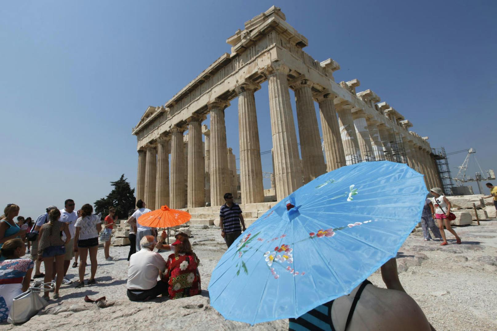 <b>Fakt 5:</b> Textreiche Ode an die Heimat: Die griechische Nationalhymne hat ganze 158 Strophen. Allerdings wird kaum ein Grieche alle auswendig können, denn gesungen werden nur die ersten beiden Strophen.