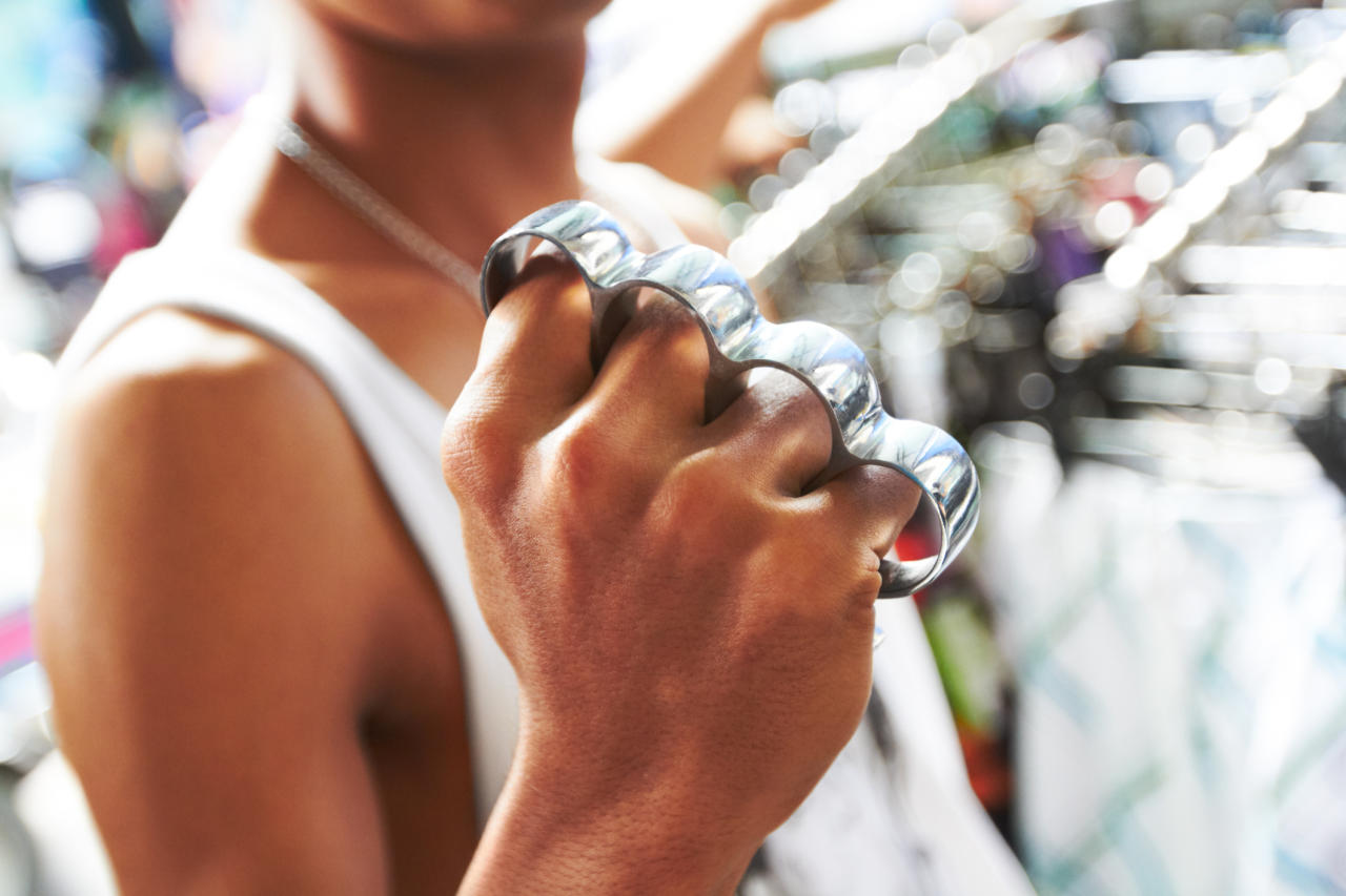 <b>Explizit im WaffG 1996 verboten:</b> <b>Schlagringe</b>