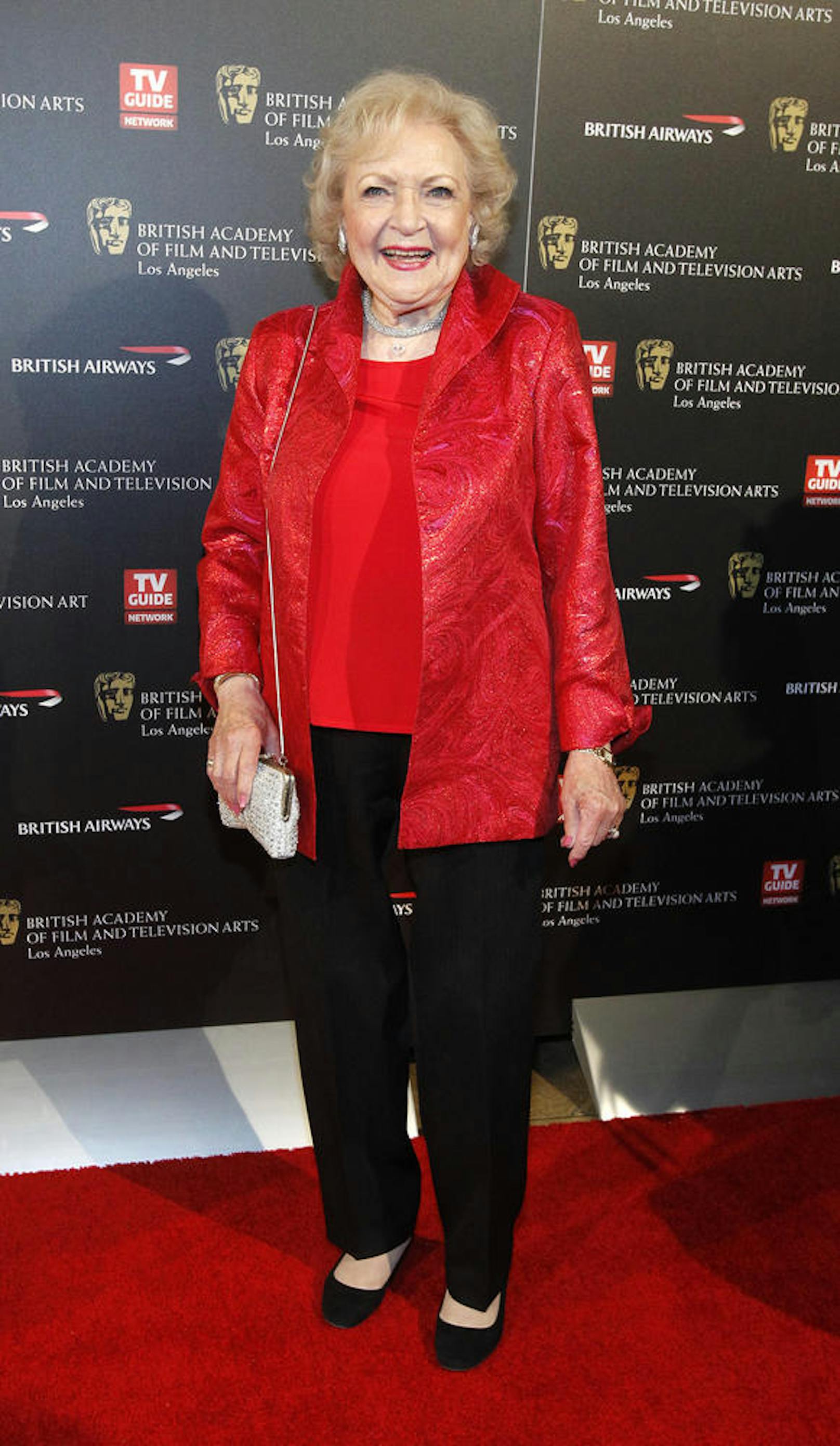 Betty White bei den 19. BAFTA (British Academy of Film and Television Arts) Los Angeles Britannia Awards in Los Angeles, 2010.
