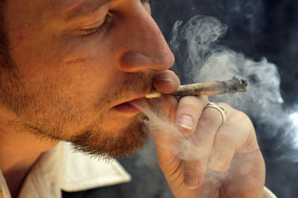 Der Pkw-Lenker wurde mit einem Joint erwischt.