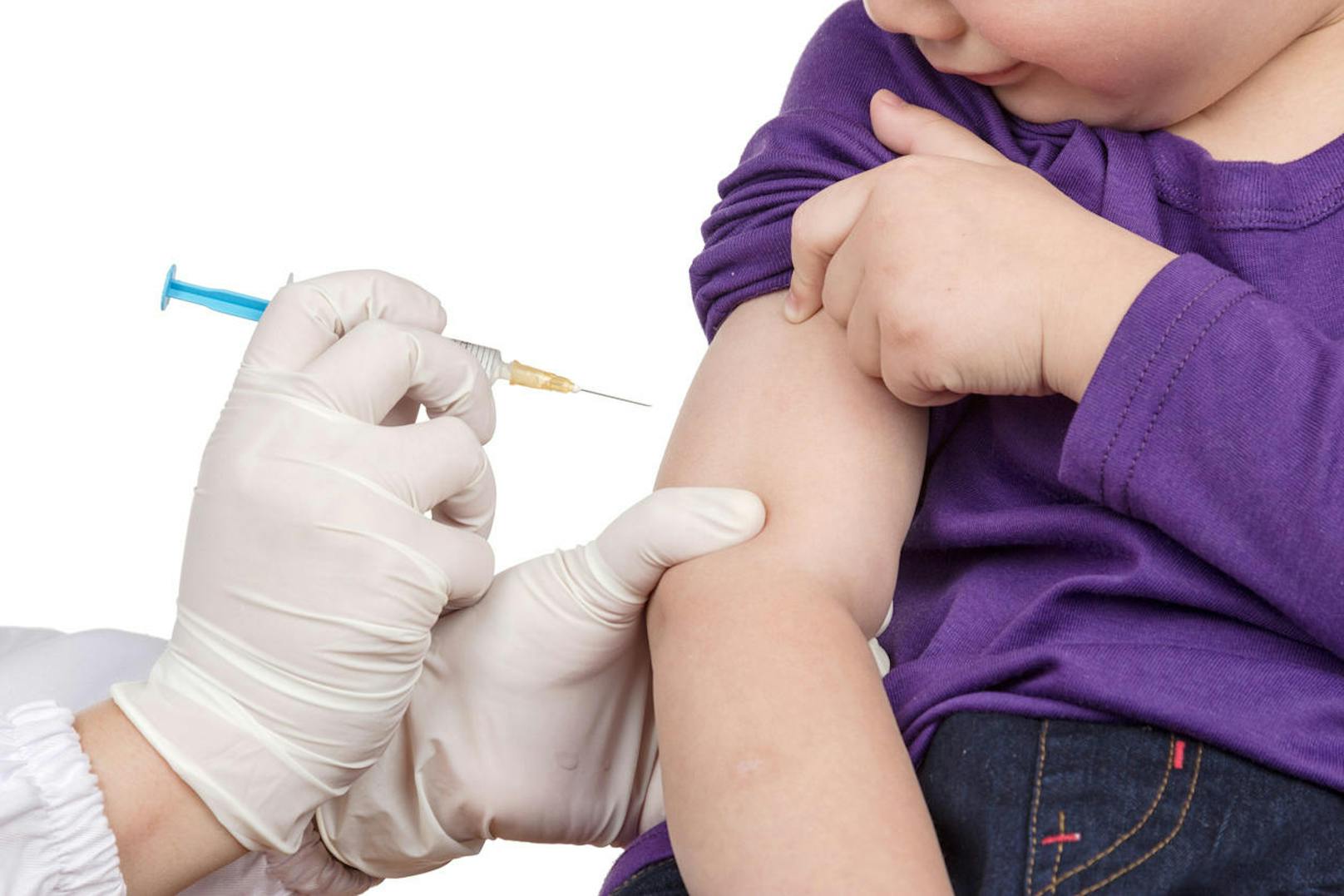 Zu Impfungen gegen Keuchhusten wird dringend geraten. Für Säuglinge wird sie im Rahmen der Sechsfach-Impfung im dritten, fünften und zwölften bis vierzehnten Lebensmonat empfohlen und ist gratis.
