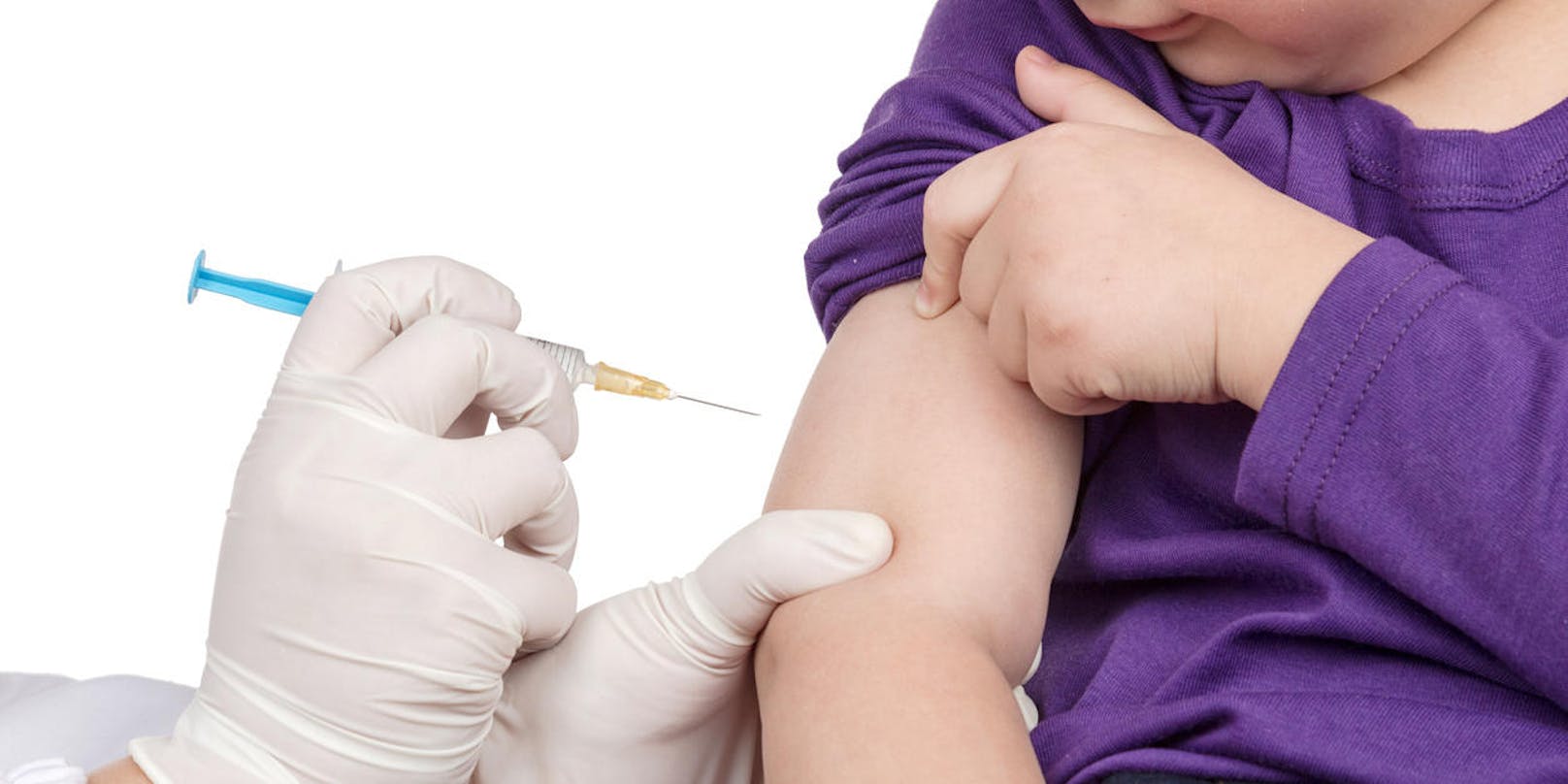 Um möglichst alle Menschen impfen zu können, sollten die Kassen den Ärzten die Impfung zahlen.