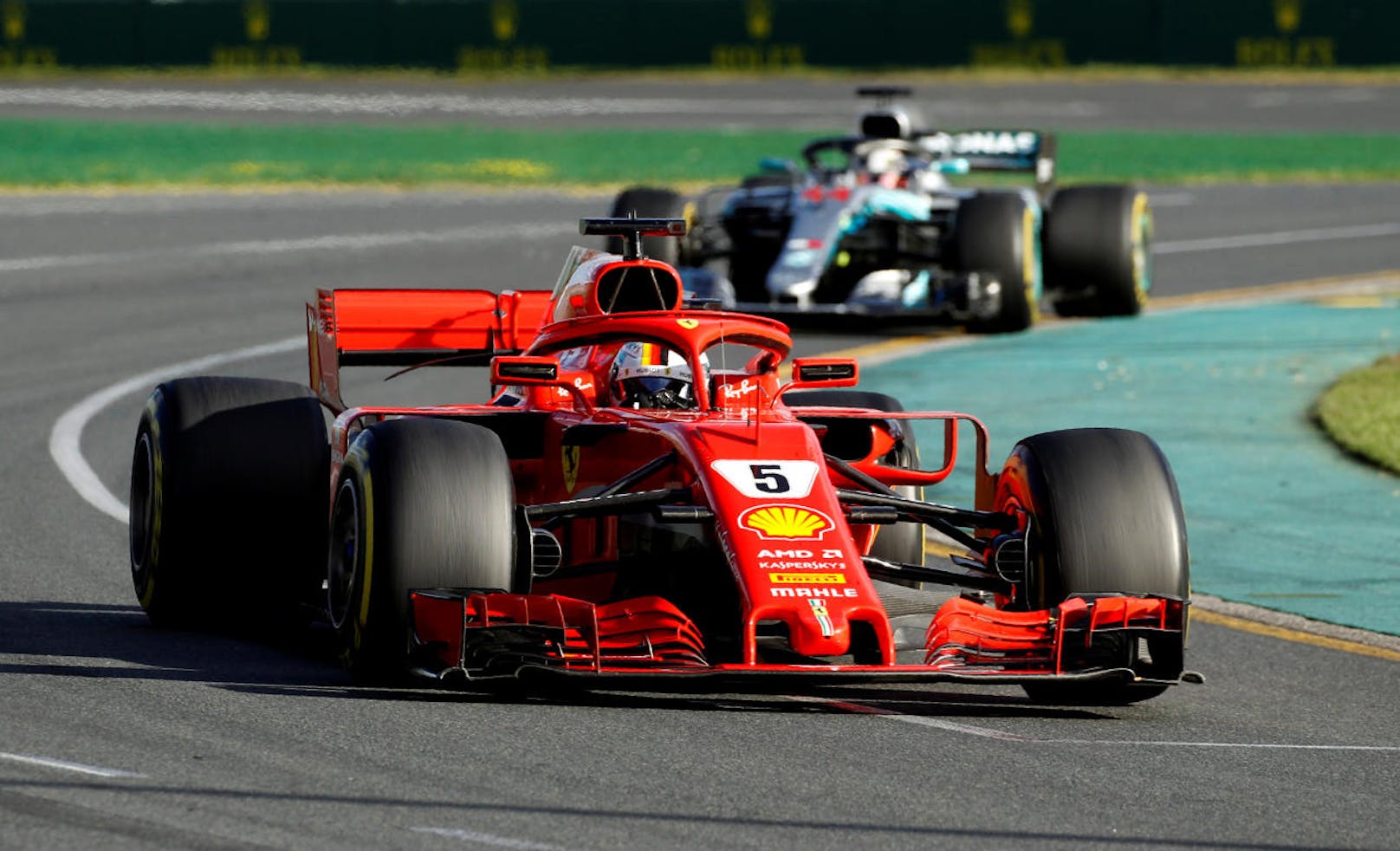 Vettel setzte sich gegen Weltmeister Lewis Hamilton durch.