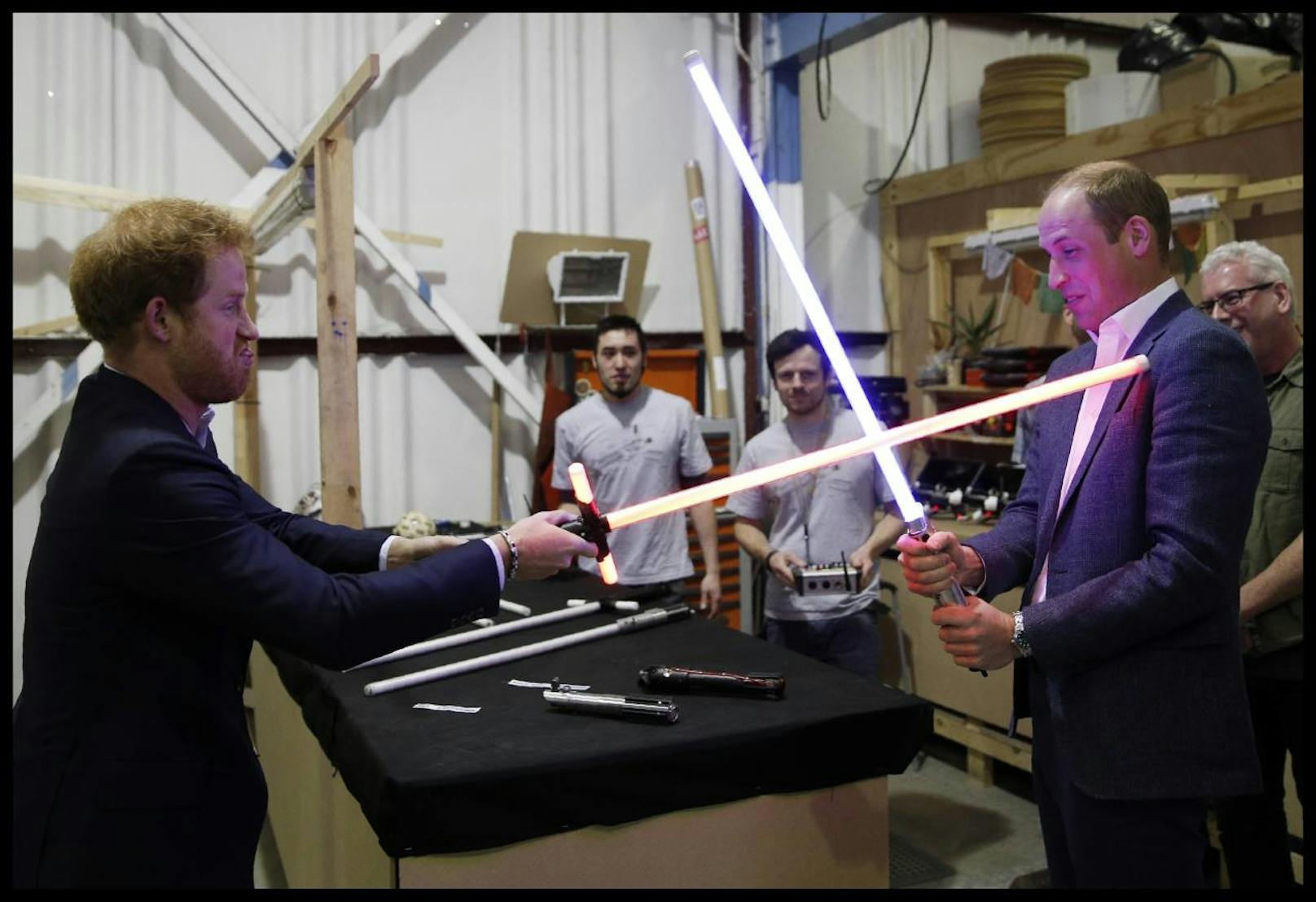 Prince William und Harry besuchen das Star Wars Filmset (2016)
