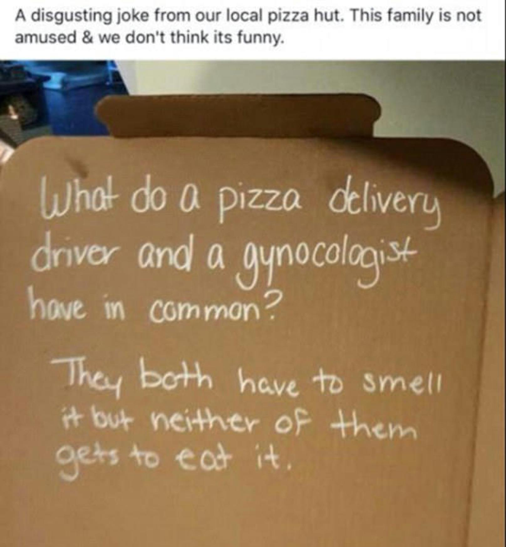 In etwa: "Was haben ein Pizzabote und ein Gynäkologe gemeinsam? Beide müssen es riechen, dürfen es aber nicht konsumieren."