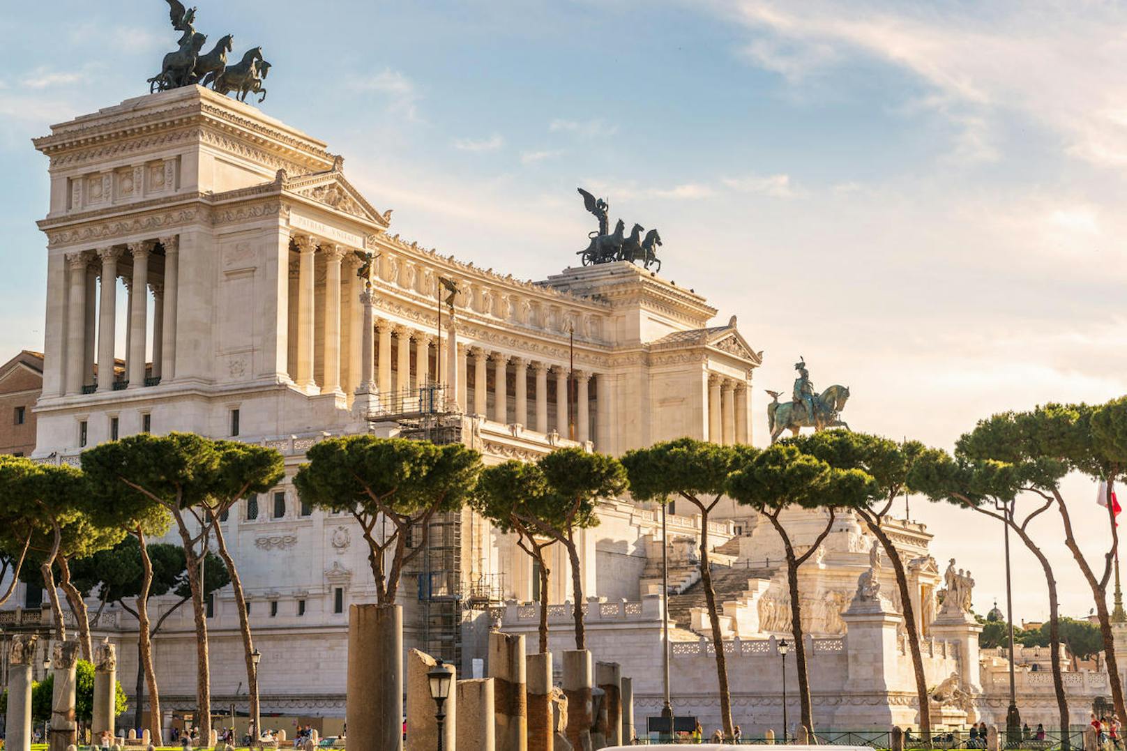 Panorama Terrasse - wer Rom einmal von oben sehen will, sollte das Viktor Emmanuell Denkmal besuchen. Die wenigsen wissen nämlich, dass es einen Aufzug zu einer Panorama-Terrasse gibt. Dort ist der perfekte Ort um ein Erinnerungsfoto zu machen!