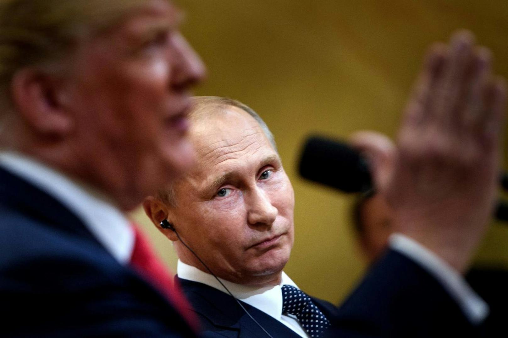US-Präsident Donald Trump (l.) und der russische Präsident Wladimir Putin (r.) beim Gipfeltreffen in Helsinki am 16. Juli 2018.
