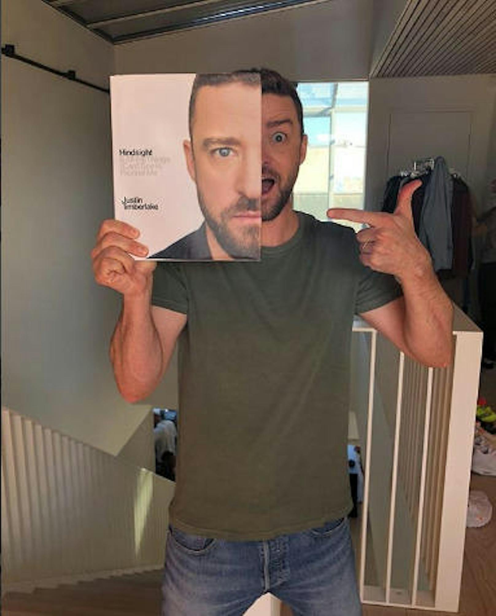 11.08.2018: Justin Timberlake hat sein erstes Buch geschrieben. Es wird Ende August erscheinen und heißt "Hindsight" ("Rückblick").