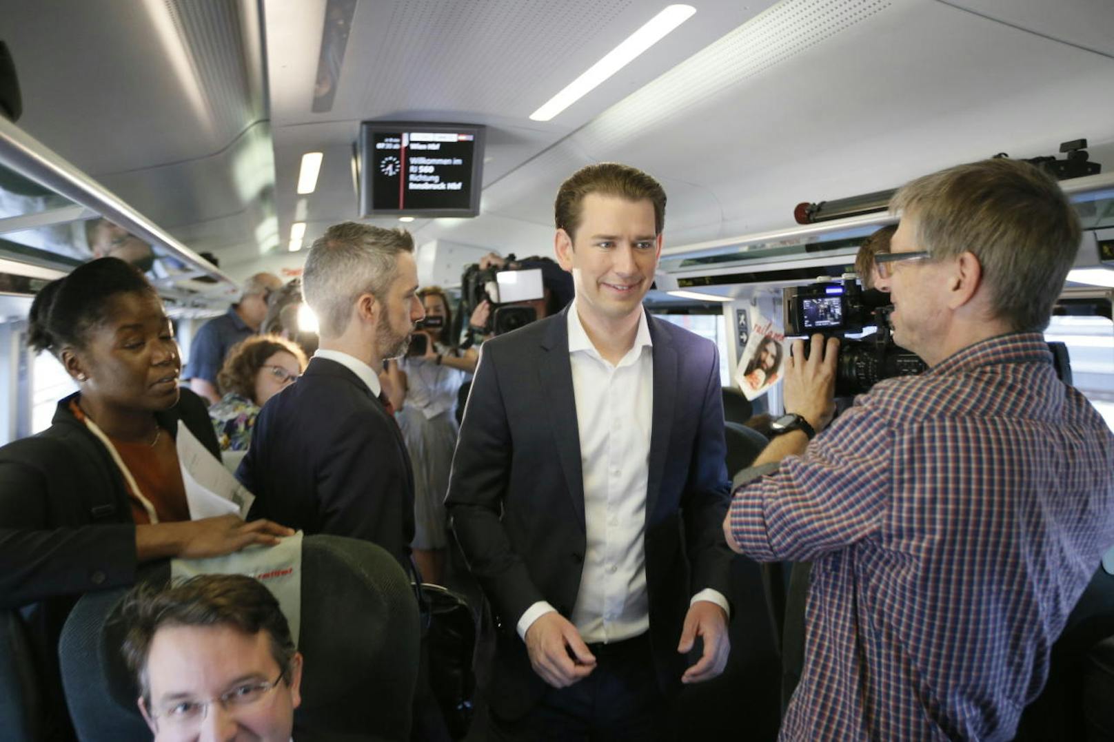 ÖVP-Bundeskanzler Sebastian Kurz reist mit dem Zug zum Treffen mit Bayerns Ministerpräsident Markus Söder (CSU).
