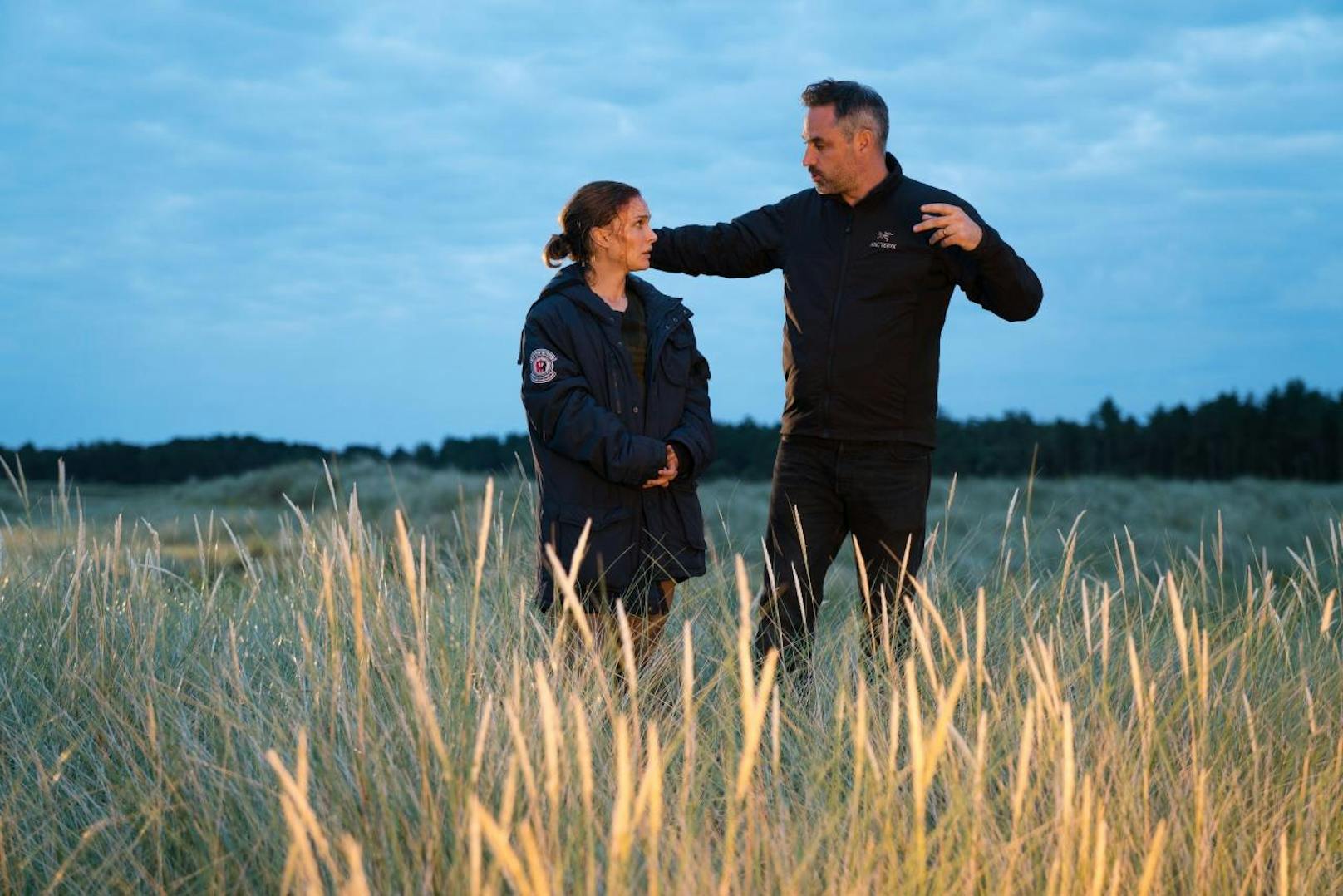 Natalie Portman und Regisseur Alex Garland am Set von "Auslöschung"