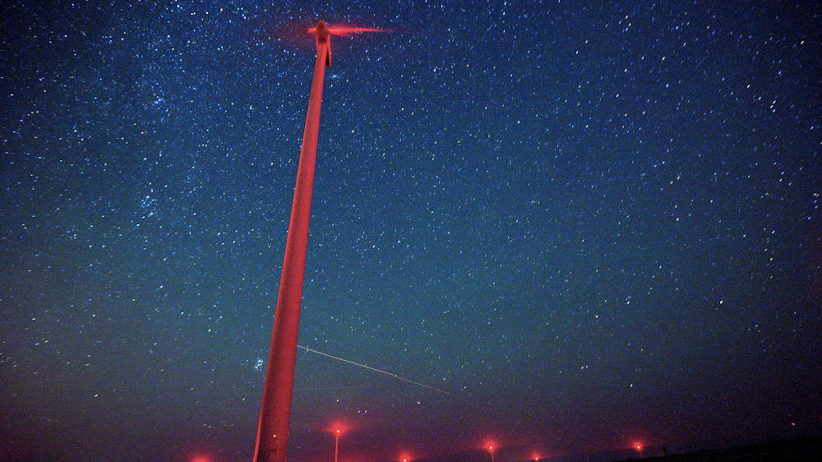 Am besten eignen sich dunkle Orte fernab der lichtdurchfluteten Städte zum Beobachten der vorweihnachtlichen Himmelsflitzer.