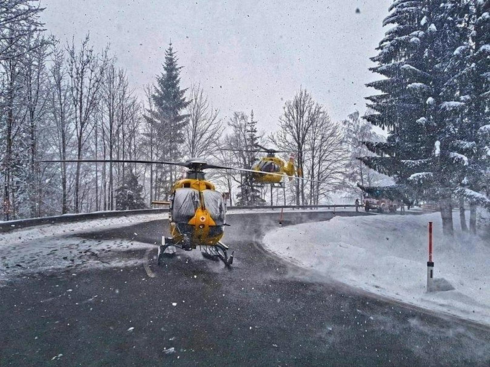 Nur die 48-Jährige überlebte und wurde mit dem Notarzthelikopter in ein Krankenhaus geflogen.