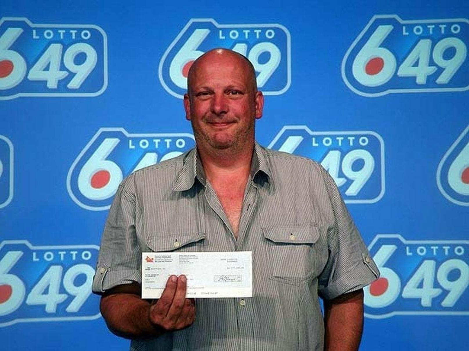 Barry Shell ist ebenfalls Lottogewinner. Er gewann 2009 in Kanada 2,6 Millionen Euro. Mit seinem letzten Geld hatte er die richtigen Zahlen gespielt. Doch das Gewinner-Foto in den Medien hetzte ihm die Polizei auf den Hals. Diese verdächtigte ihn des Diebstahls und spürte ihn prompt auf. Seinen Gewinn überschrieb er einem Verwandten.