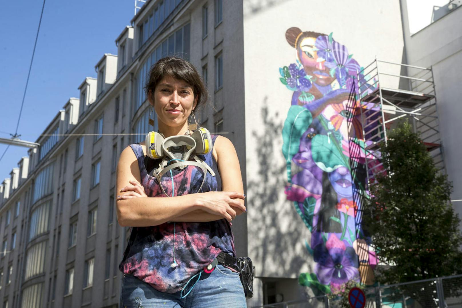 Künstlerin Anis kam extra aus Chile nach Wien - um eine Woche lang an dem 11 Meter hohen Graffiti zu arbeiten.