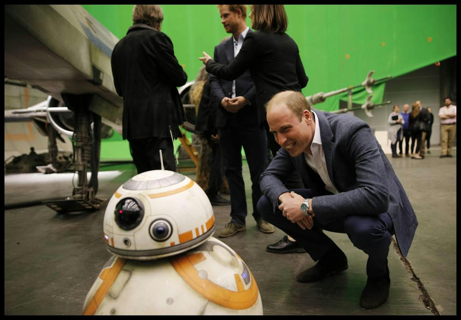 Prince William, Duke of Cambridge mit BB-8 droid