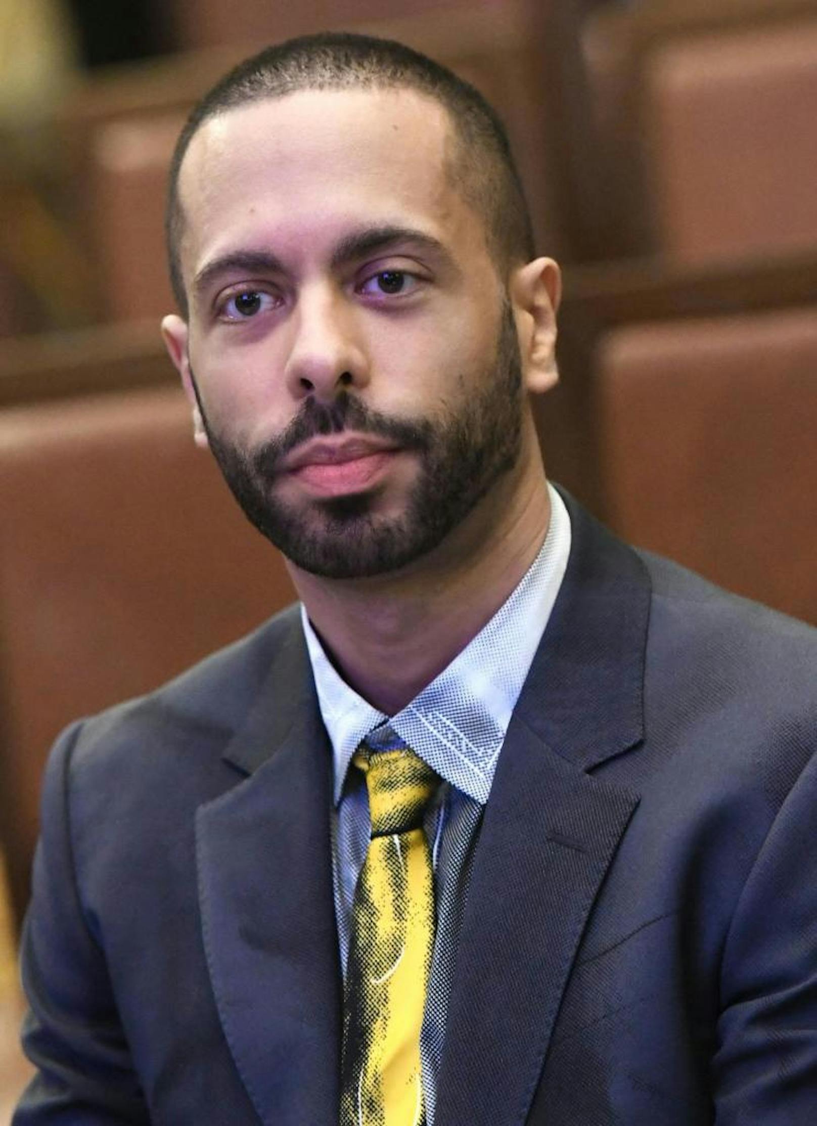 Amir Ahmed, der Anwalt eines ehemaligen Porr-Mitarbeiters, kam mit bunter Krawatte.