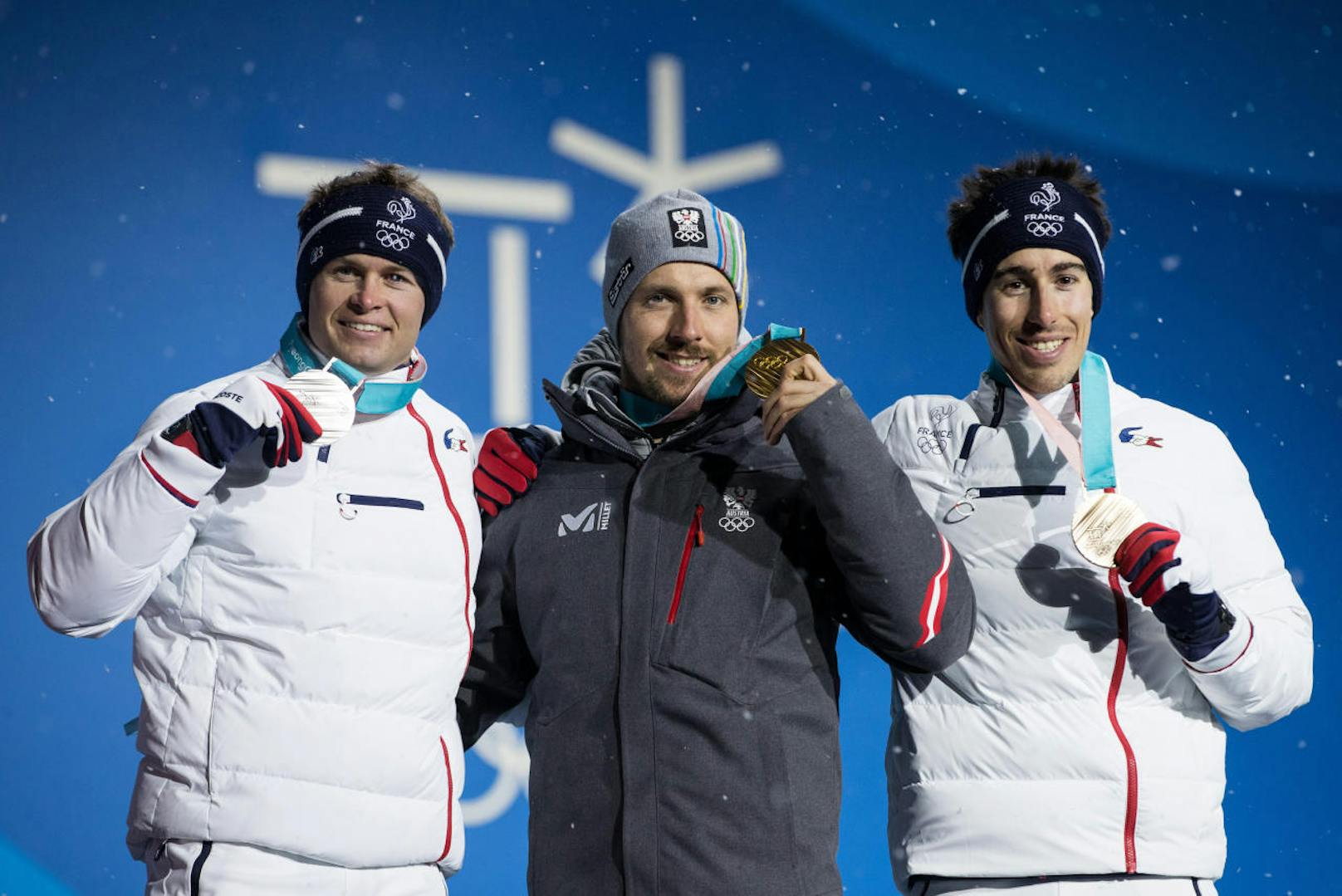 Das Siegespodest der letzten Kombination bei Olympischen Spielen. Marcel Hirscher flankiert von Alexis Pinturault und Victor Muffat-Jeandet.