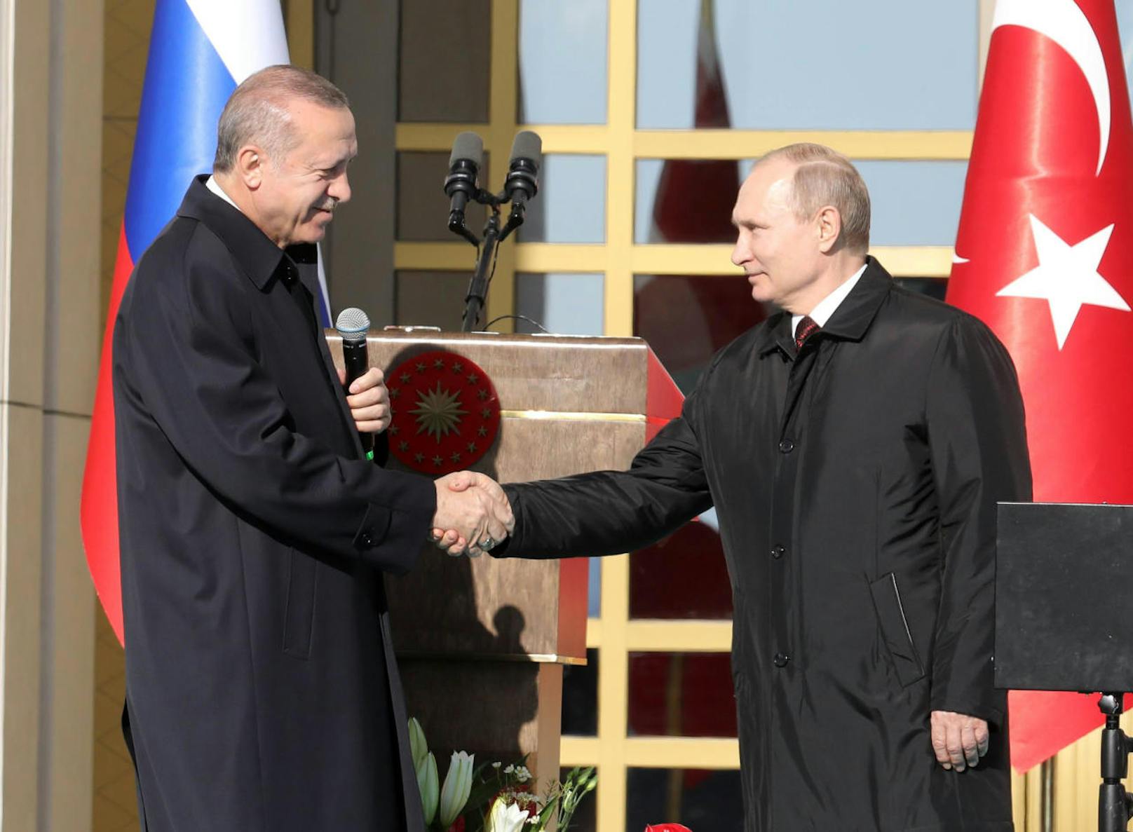 Symbol der Annäherung: Putin hat gemeinsam mit Erdogan den Startschuss zum Bau des ersten Atomkraftwerks der Türkei gegeben.