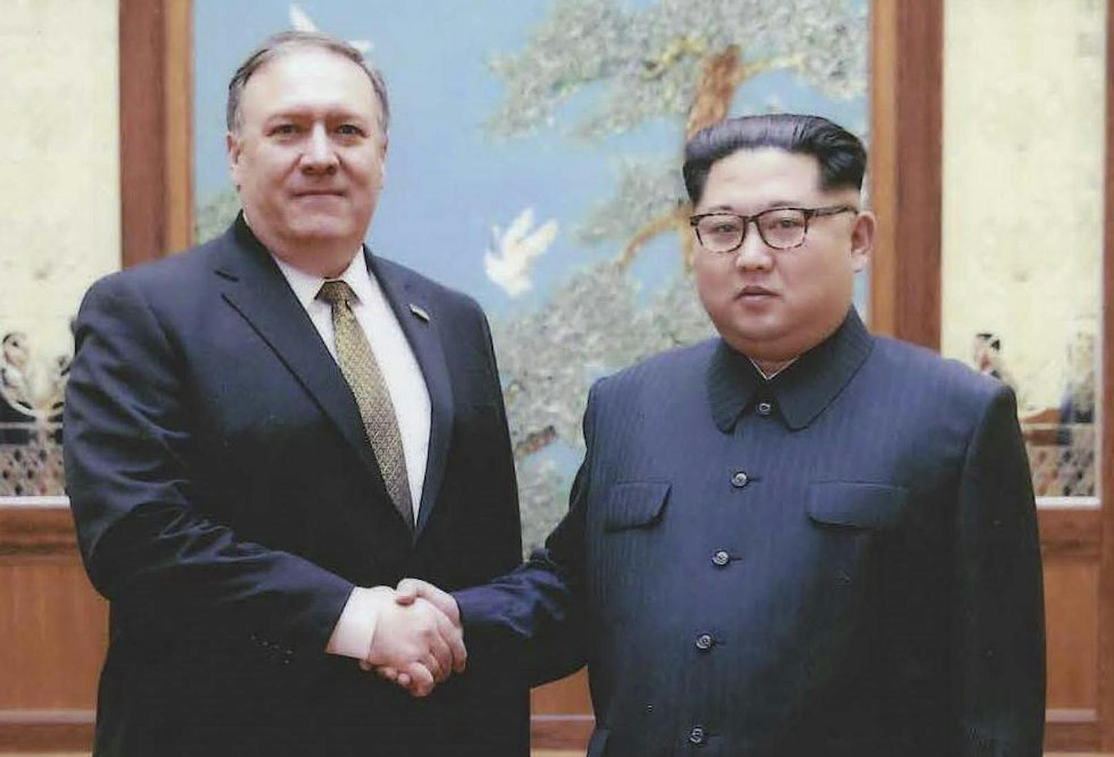 Es ist bereits der zweite Besuch Pompeos in Pjöngjang innerhalb weniger Wochen. Allerdings ist es seine erste Stippvisite als Außenminister der USA. Die Bilder stammen von dem Treffen am 26. April 2018.