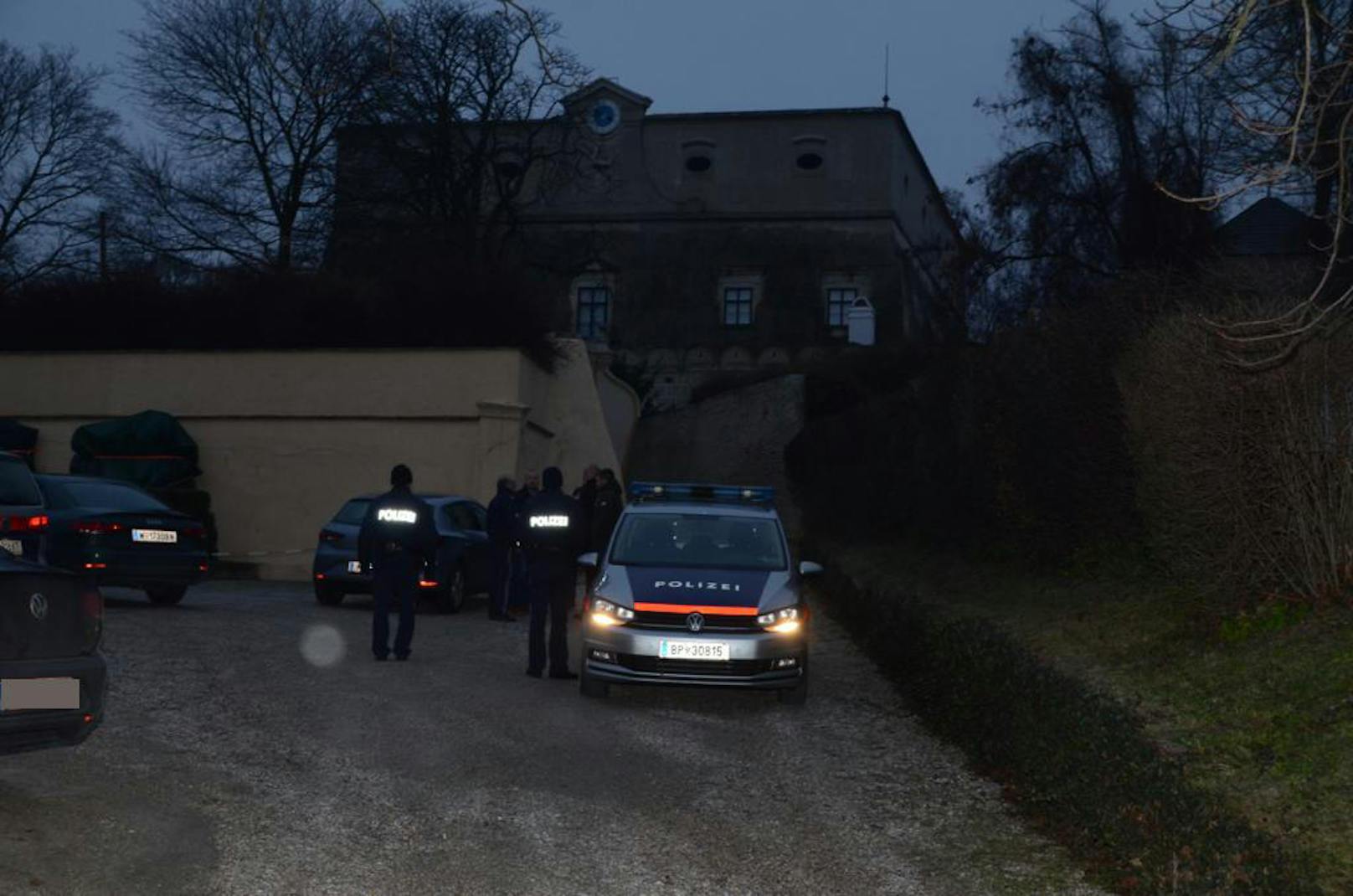 Bluttat in Bockfließ (NÖ): Ein 54-Jähriger steht unter Verdacht, drei Familienmitglieder getötet zu haben.