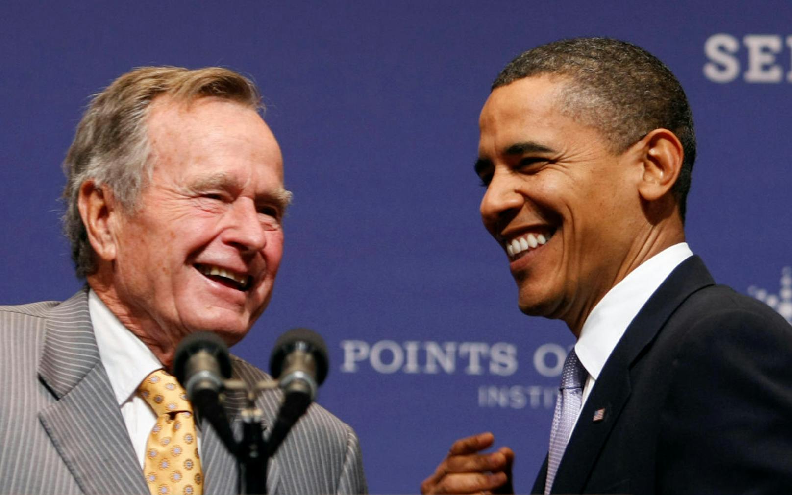 George H.W. Bush mit Barack Obama.