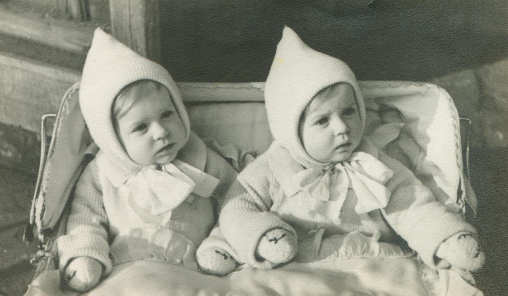 So süß: Gerda und ihre Zwillingsschwester Renate, 1942 in Mähren, wo sie geboren wurden