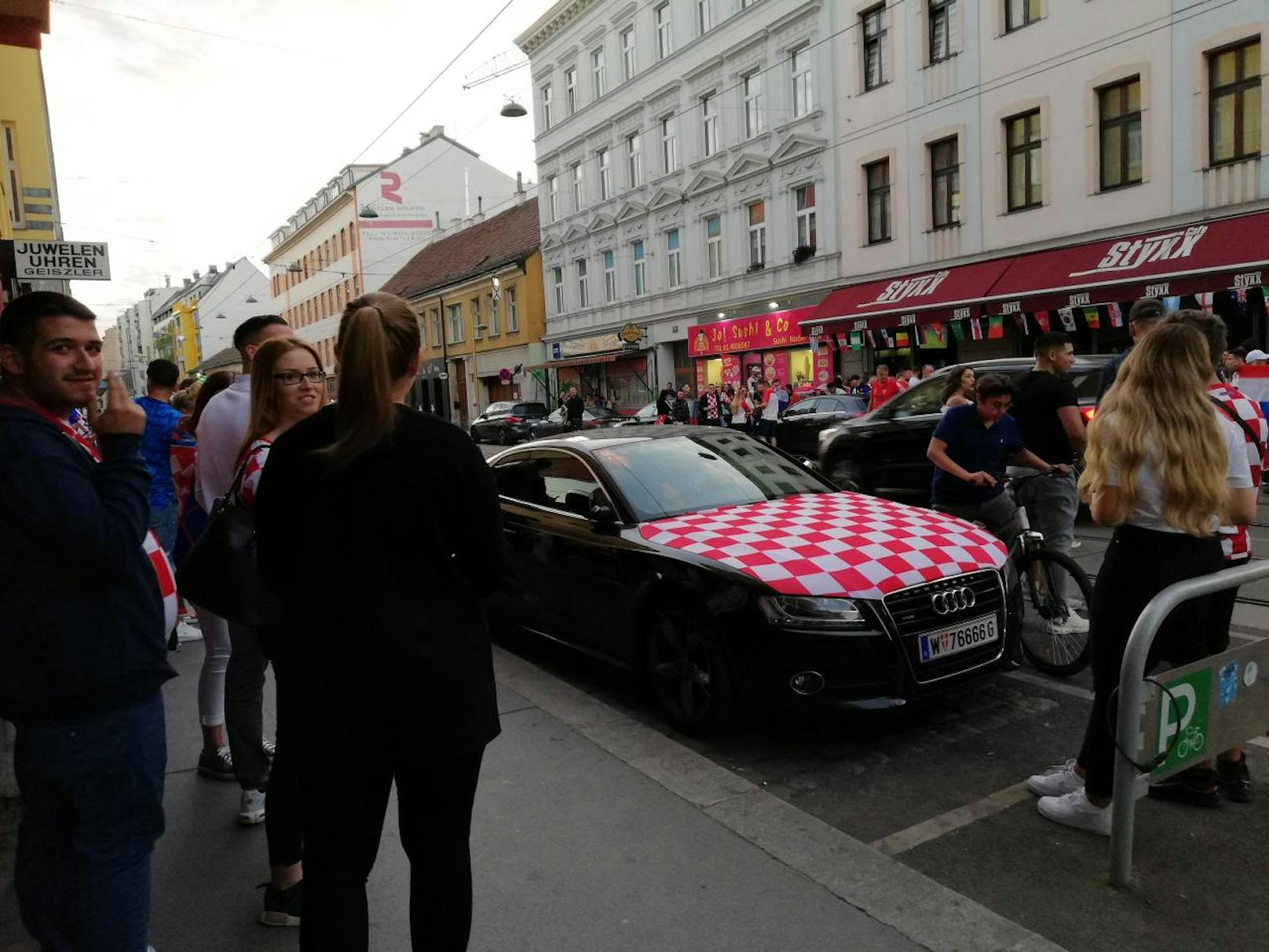 Kroatische WM-Fans auf der Ottakringer Straße.