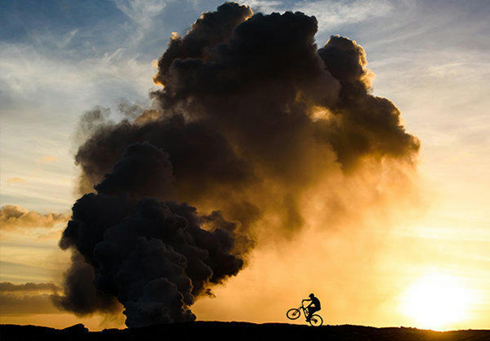 "Dreamride 2": Mountainbiker Mike Hopkins macht Hawaii und Kanada unsicher.