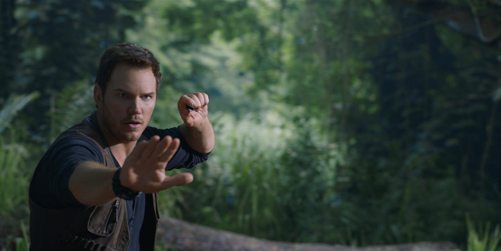 Owen (Chris Pratt) will "seinen" Raptor Blue schützen. 