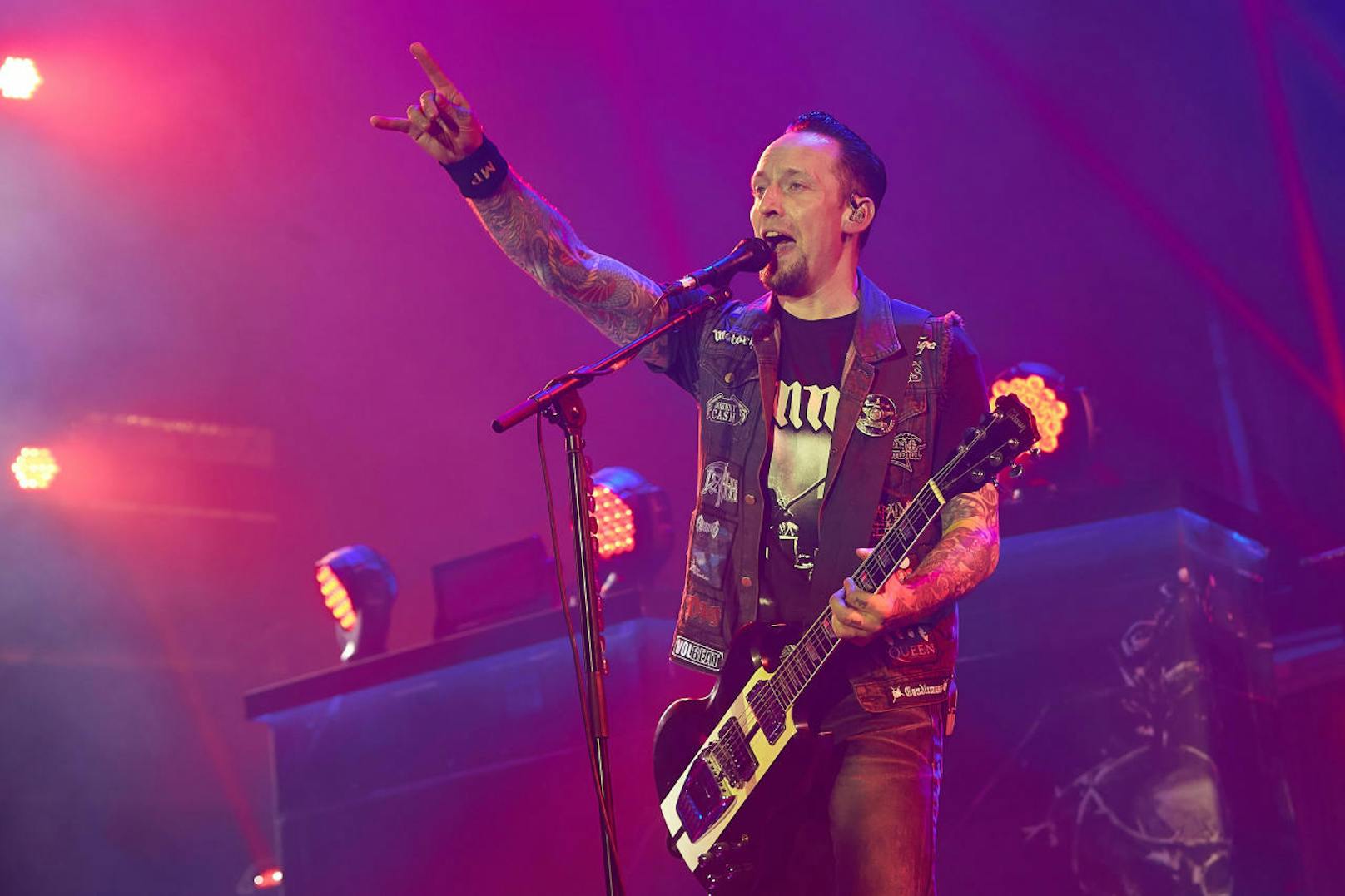 Volbeat-Sänger und Gitarrist Michael Schon Poulsen live am Rock am Ring-Festival 2016
