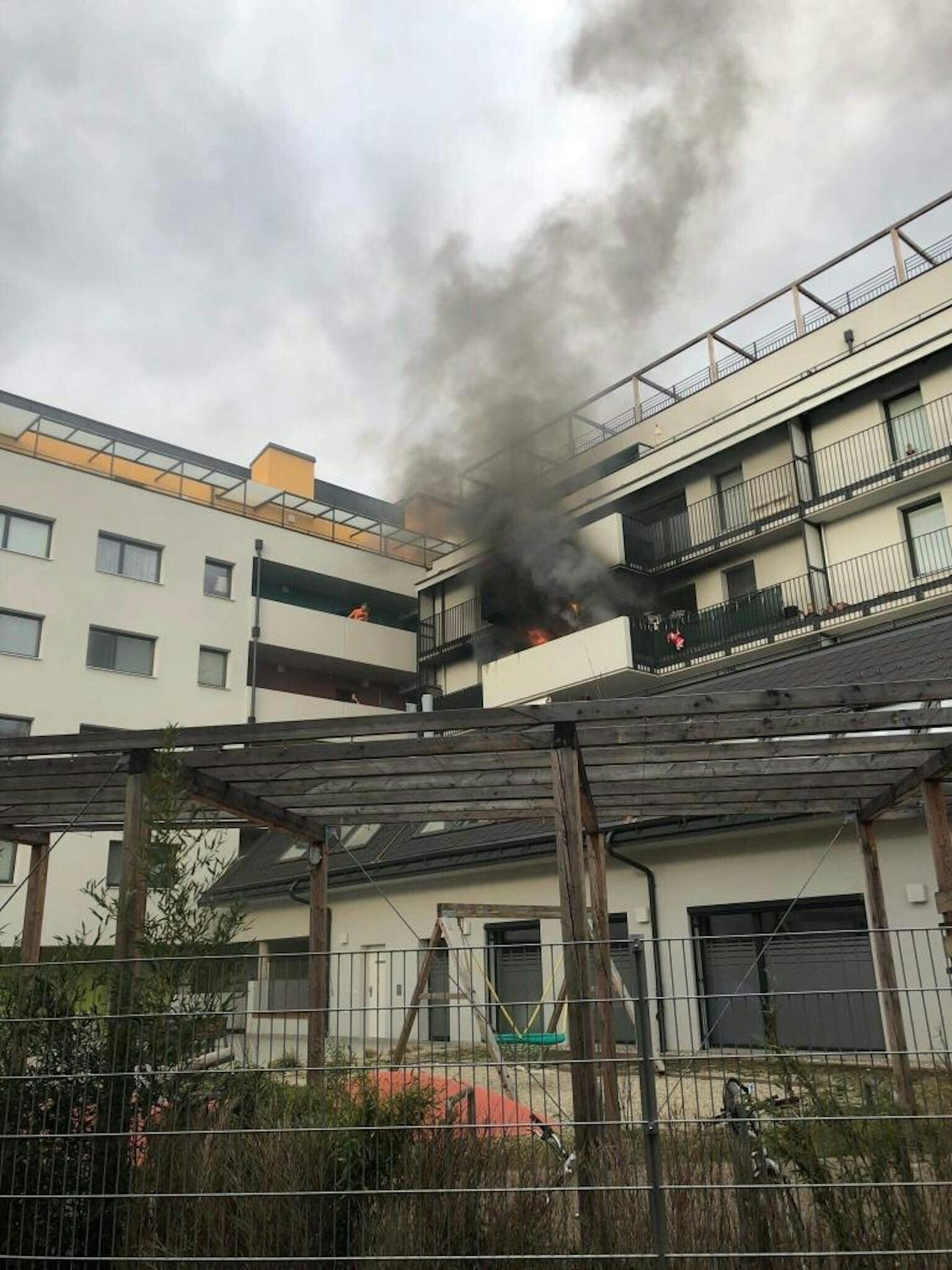 In der Donaustadt ist am Nachmittag ein Feuer auf einem Balkon ausgebrochen