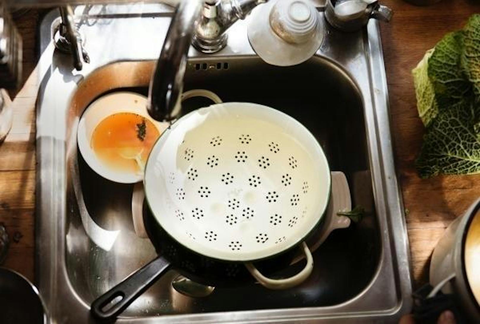 Den Abwasch der Pfannen und das Einräumen des Geschirrs in die Maschine überlassen wir aber gern dem Gastgeber.