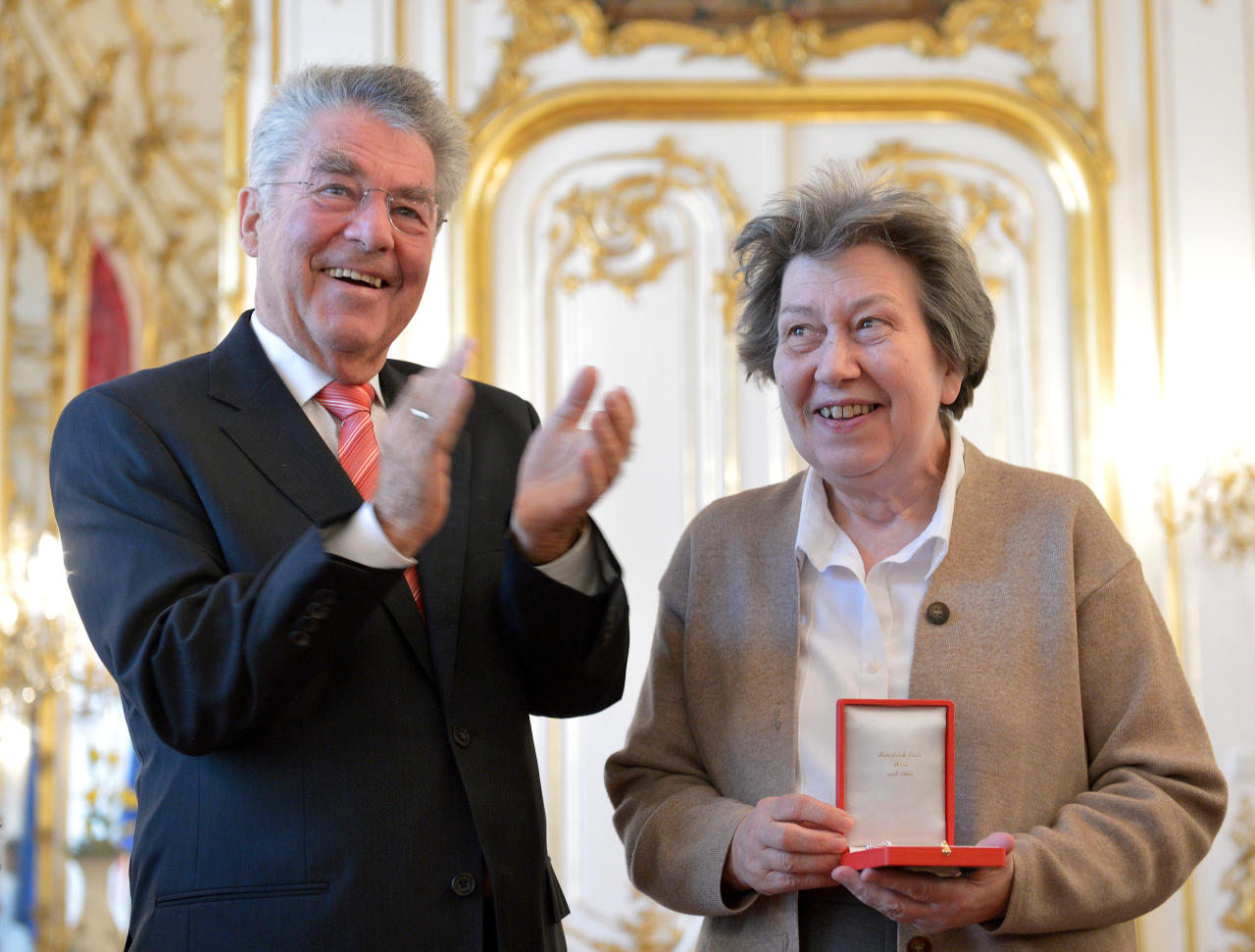 Im Jahr 2012 verlieh der damalige Bundespräsident Heinz Fischer das Goldene Verdienstzeichen der Republik Österreich an Ute Bock.