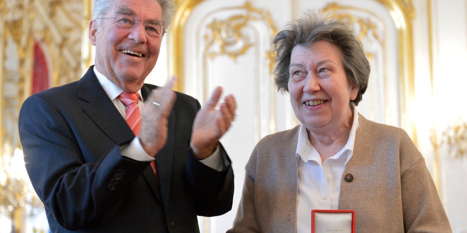 Im Jahr 2012 verlieh der damalige Bundespräsident Heinz Fischer das Goldene Verdienstzeichen der Republik Österreich an Ute Bock.