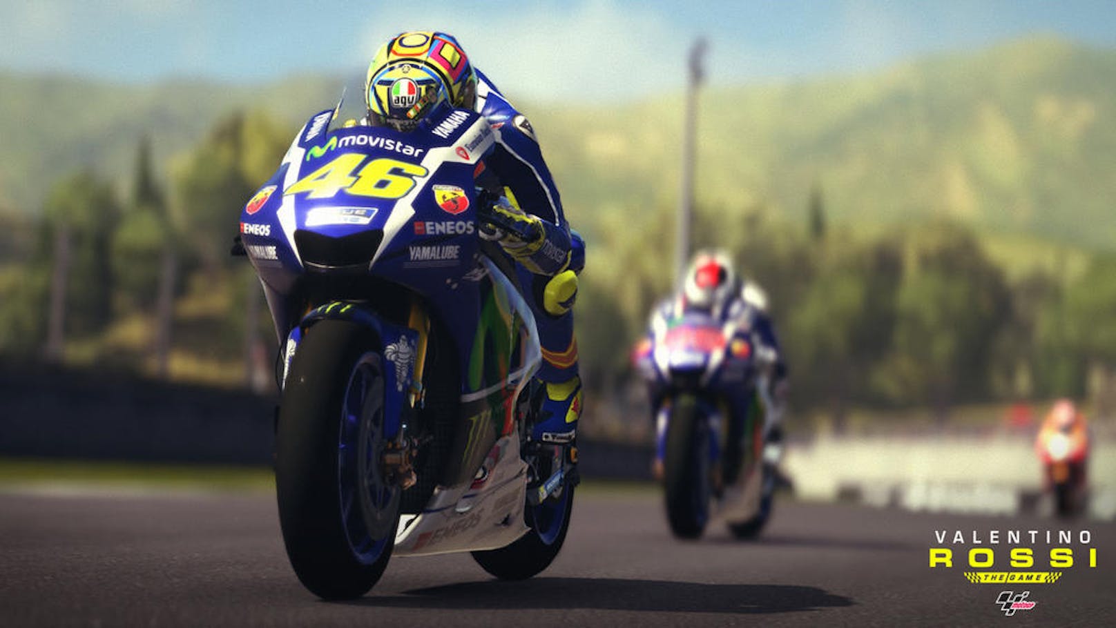 Das Gameplay zeigt sich dabei sehr unterschiedlich, was den Titel spannend macht: Rast man zuerst mit Motocross-Rädern über schmutzige Strecken, steuert man später die schwereren und komplett anders zu lenkenden MotoGP-Bikes. Eine gelungene Gratwanderung.