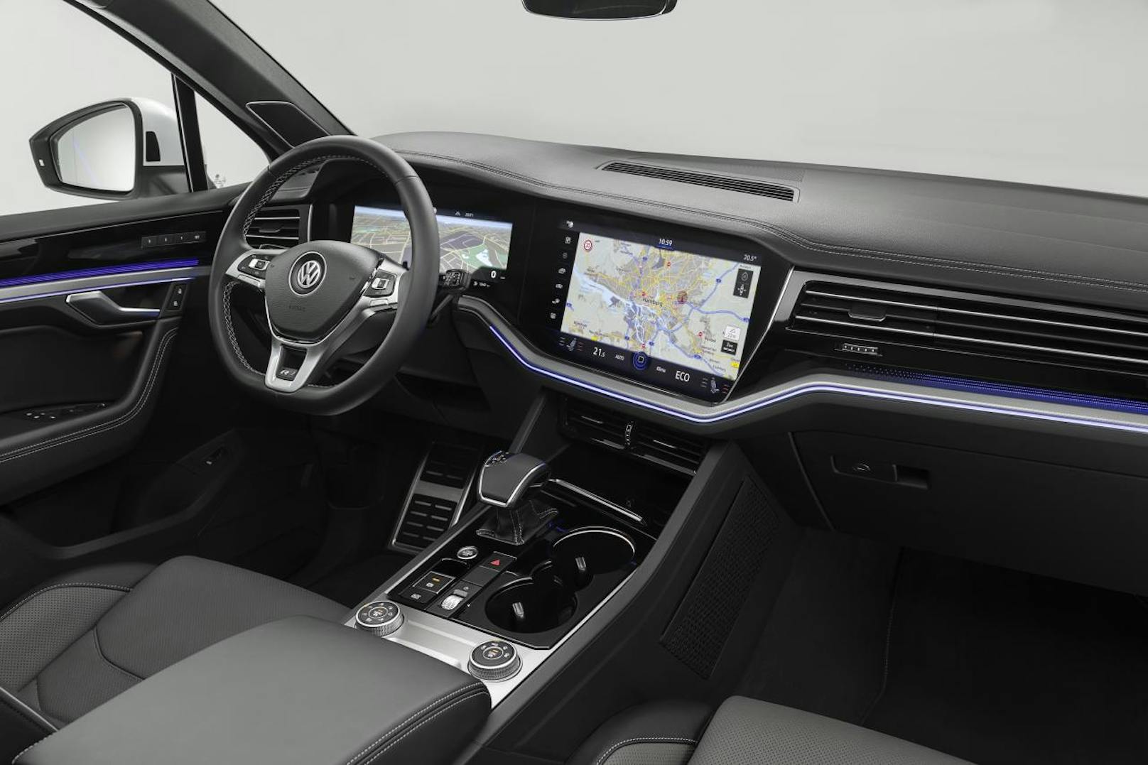 Erstmals präsentiert Volkswagen mit dem neuen Touareg das volldigitalisierte Innovision Cockpit.