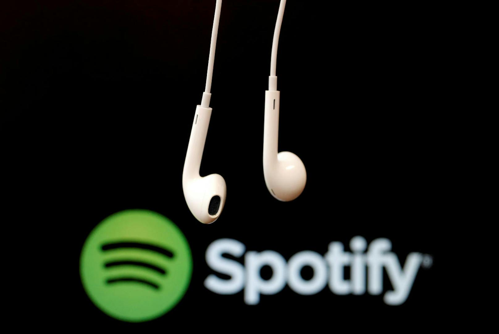 <b>12. Mai 2018:</b> Im ersten Q1-Earnings-Report nach dem Börsengang im April hat Spotify neue Nutzerzahlen bekannt gegeben. Der schwedische Musik Streaming Service hat jetzt 75 Millionen Spotify Premium-Abonnenten und insgesamt 170 Millionen aktive Nutzer weltweit.