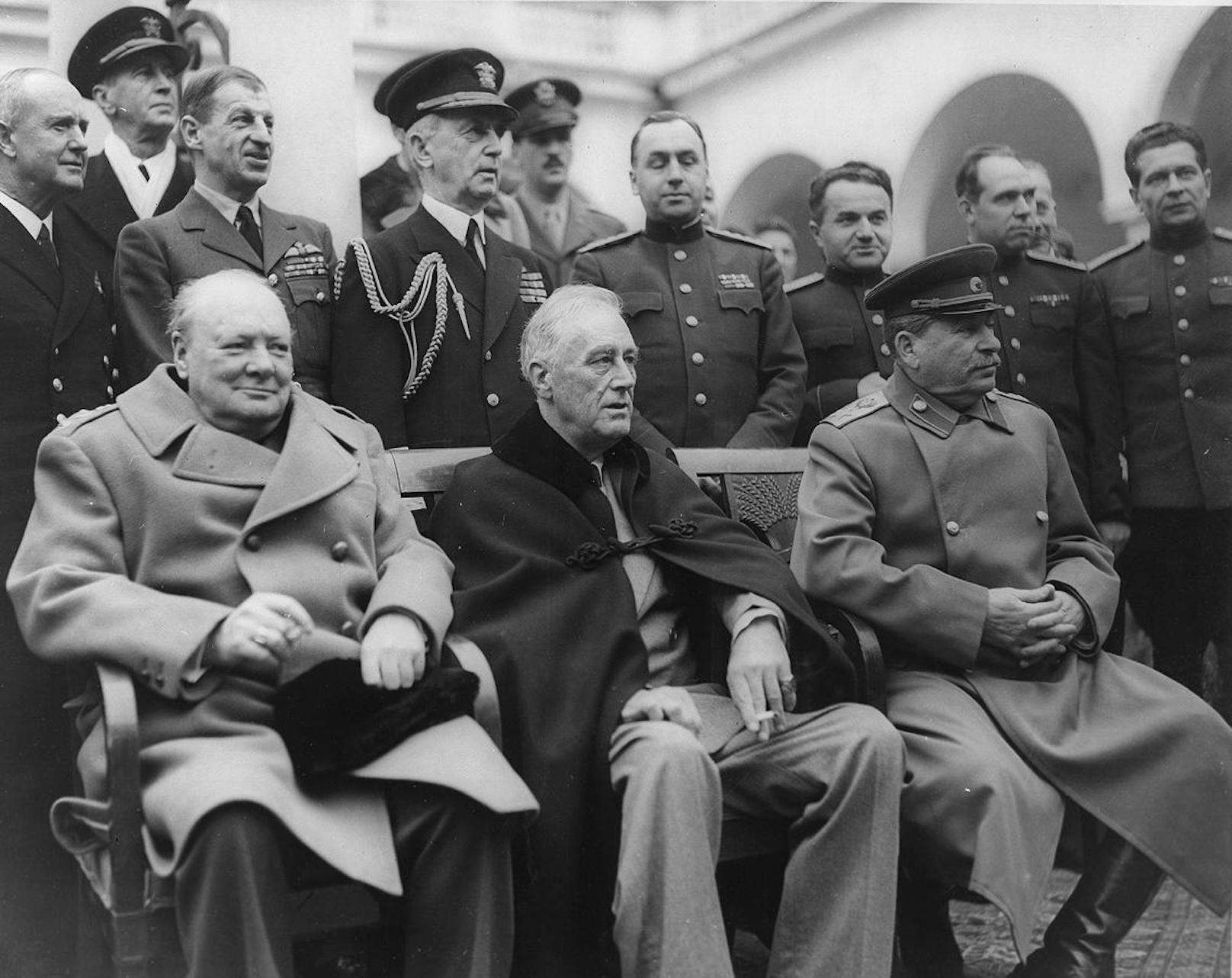 Winston Churchill neben US-Präsident Theodore Roosevelt und Russlands Diktator Josef Stalin

Blödsinn. Churchill war Zeit seines Lebens passionierter Reiter. Ein Satz über Sport, den Churchill wirklich gesagt hat: "Keine Stunde Lebenszeit, die man im Sattel verbringt, ist vergeudet."