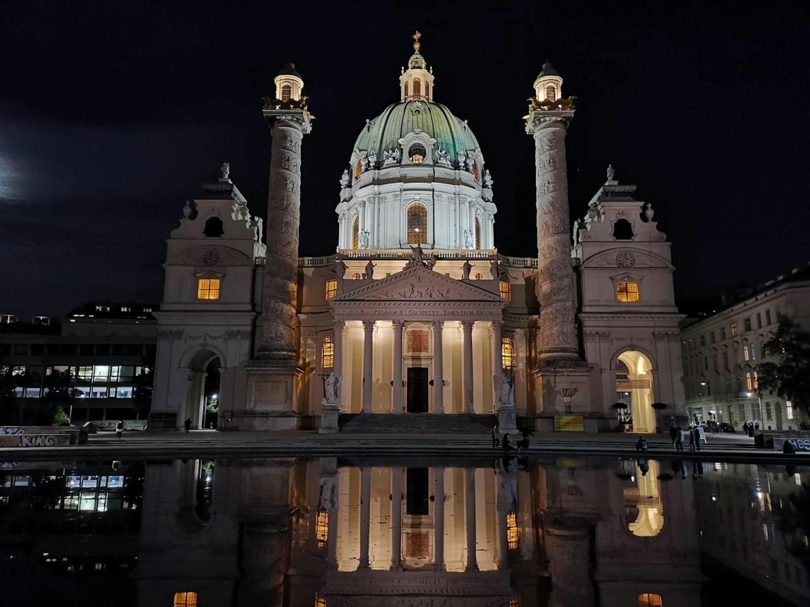Schöne Fotos wie hier bei Nacht von der Karlskirche hat schon das P20 Pro gemacht. Das Mate 20 Pro allerdings...
