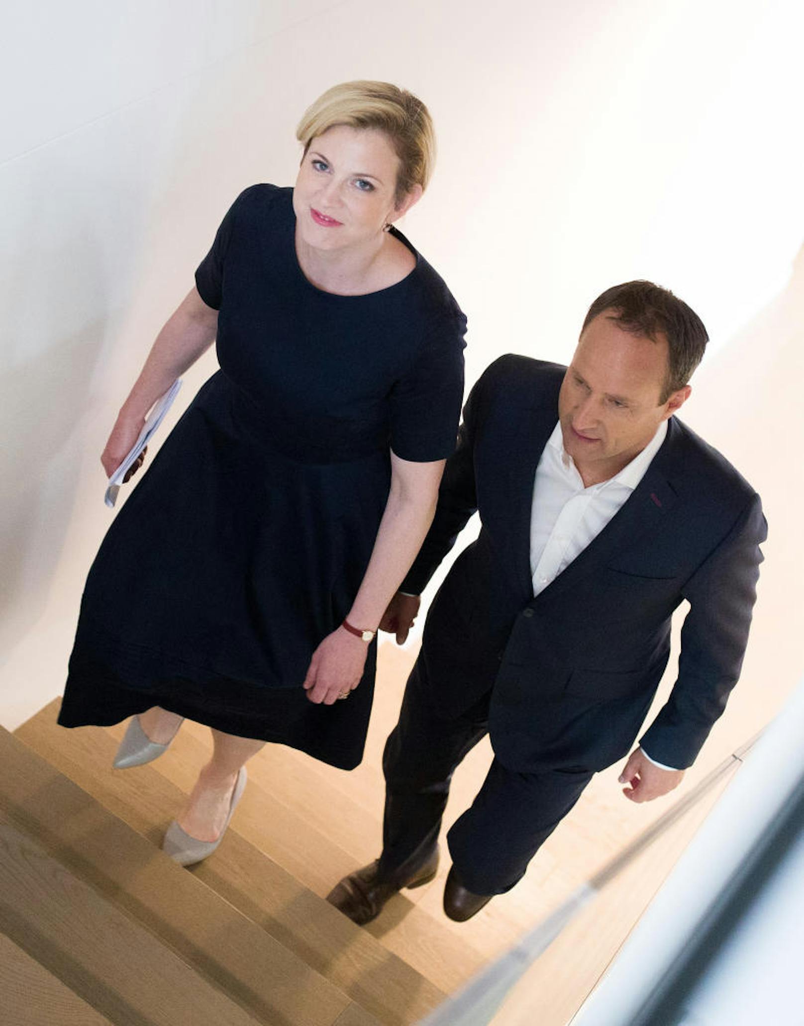 Die Wiener NEOS-Chefin Beate Meinl-Reisinger und der scheidende NEOS-Chef Matthias Strolz am Mittwoch, 09. Mai 2018, im Rahmen einer PK nach einem erweiterten NEOS-Vorstand zu Strolz-Nachfolge.