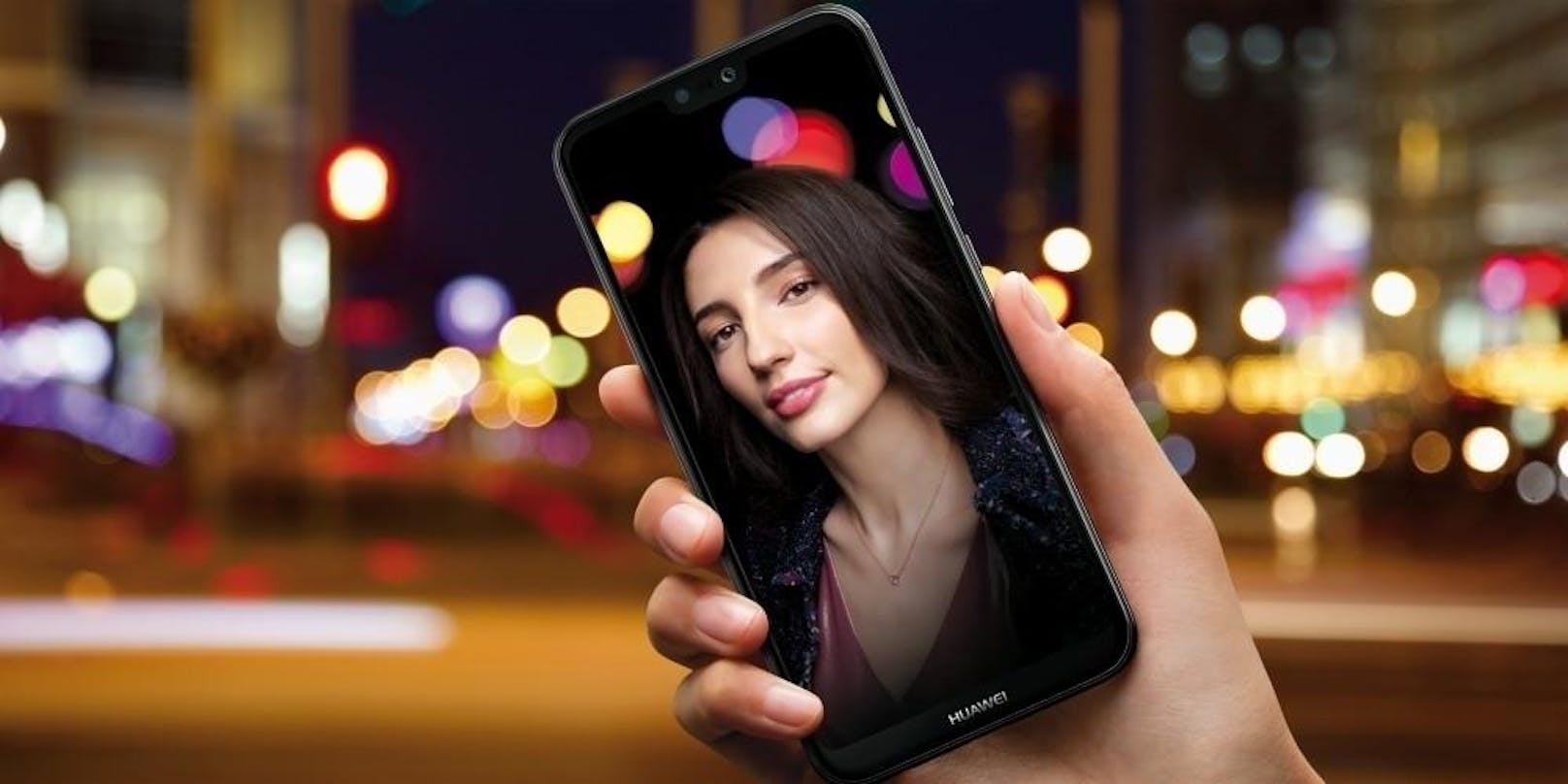 Dank des Bokeh-Objektivs und Algorithmen soll das Huawei P20 lite mit einer Dual-Kamera auf der Rückseite laut Hersteller Porträts in Studioqualität ermöglichen.