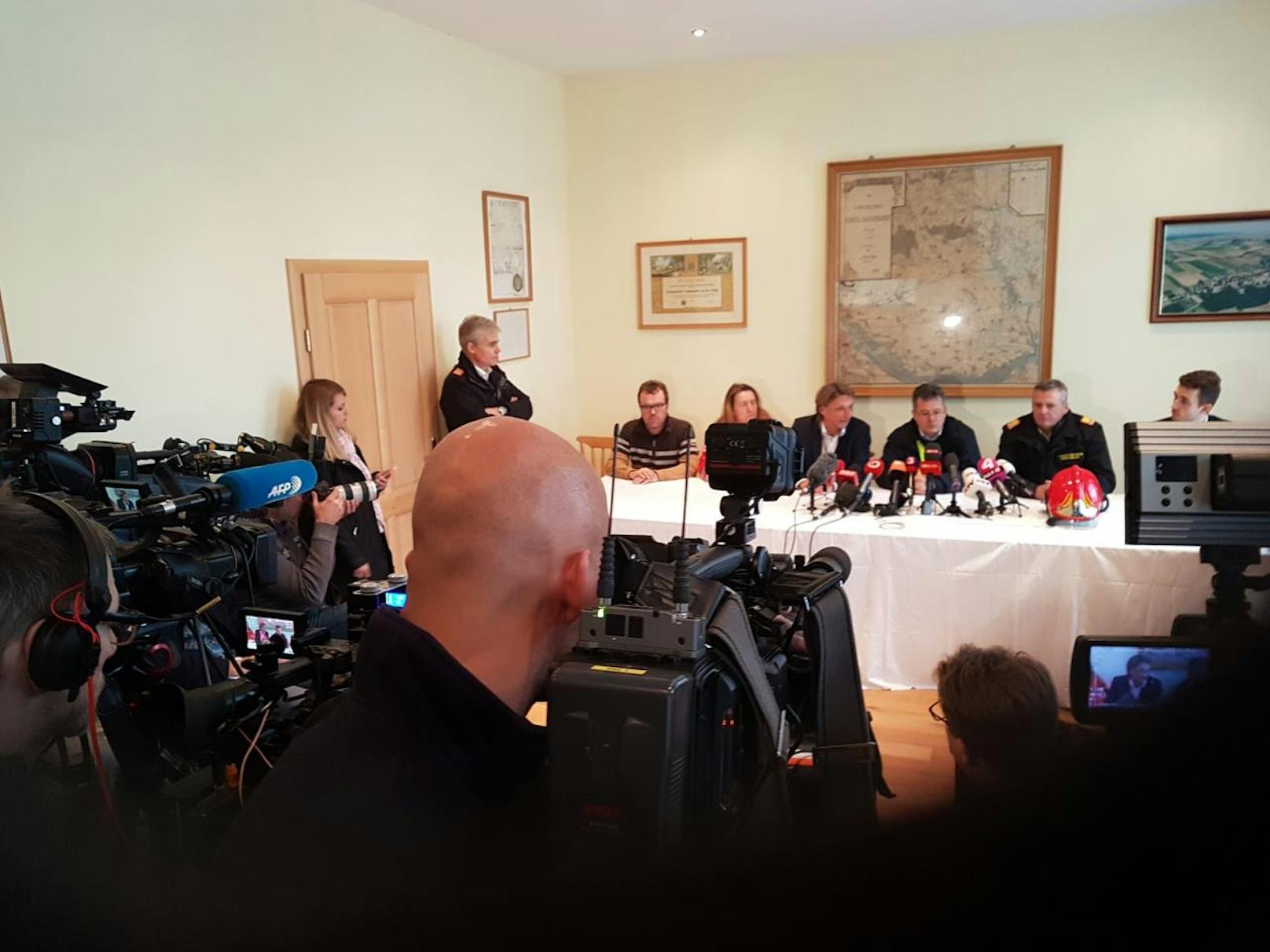 Pressekonferenz zur Explosion im Gelände der OMV in Niederösterreich.
