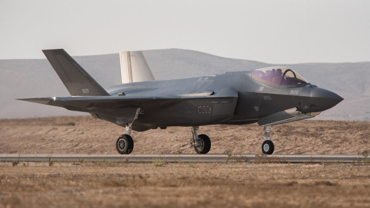 Der Kampfjet F-35 Lightning II des US-Konzerns Lockheed Martin ist der teuerste Kampfjet der Welt - und wohl einer der umstrittendsten.