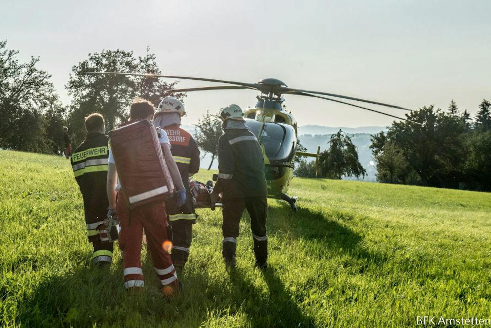 Drei Notarzt-Hubschrauber standen im Einsatz. Sechs Frauen wurden schwer verletzt, darunter auch die Braut in spe.