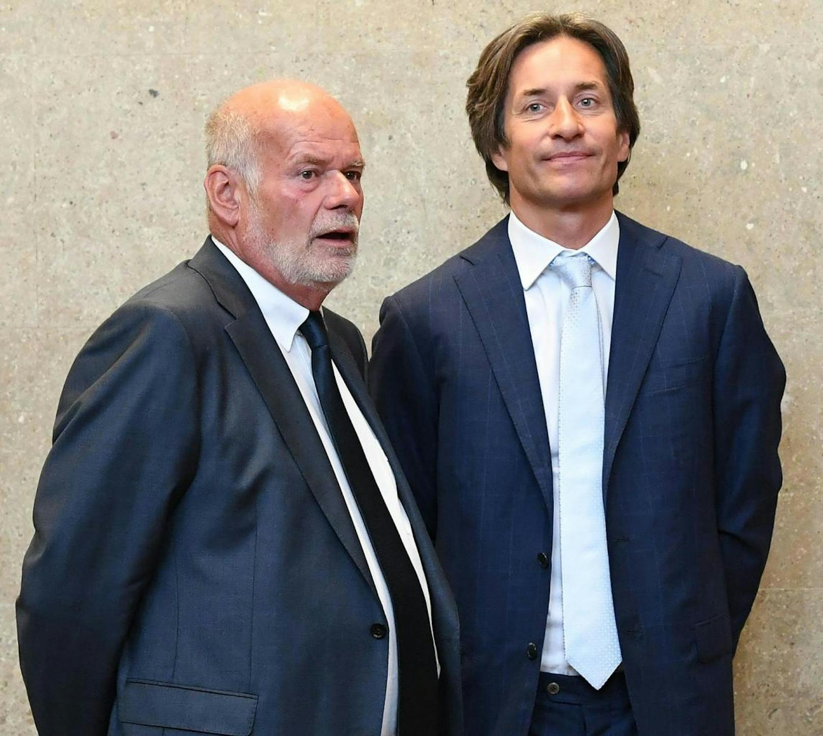 Anwalt Manfred Ainedter mit Karl Heinz Grasser im Großen Schwurgerichtssaal am Wiener Straflandesgericht. 